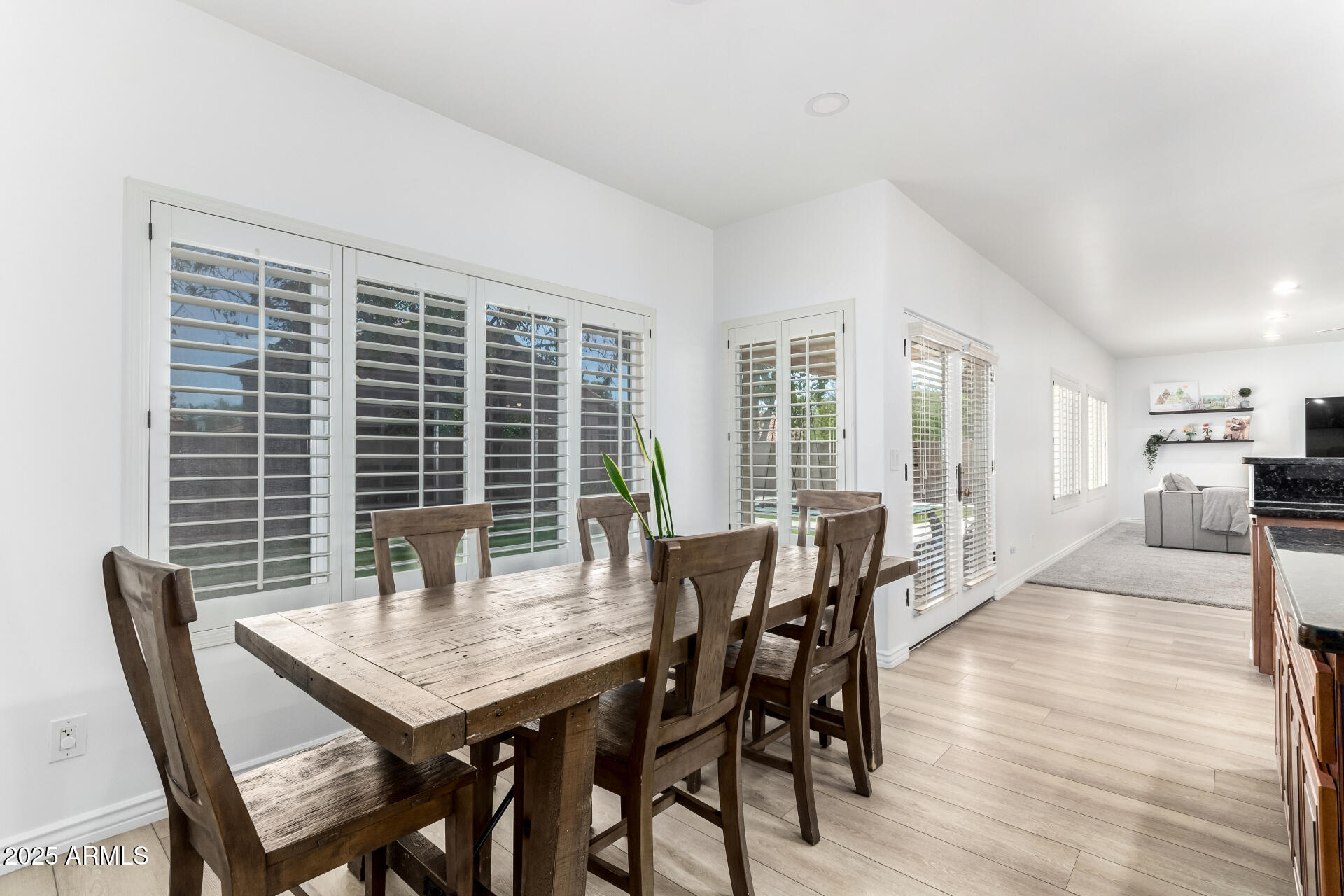 2863 E MALLORY Street