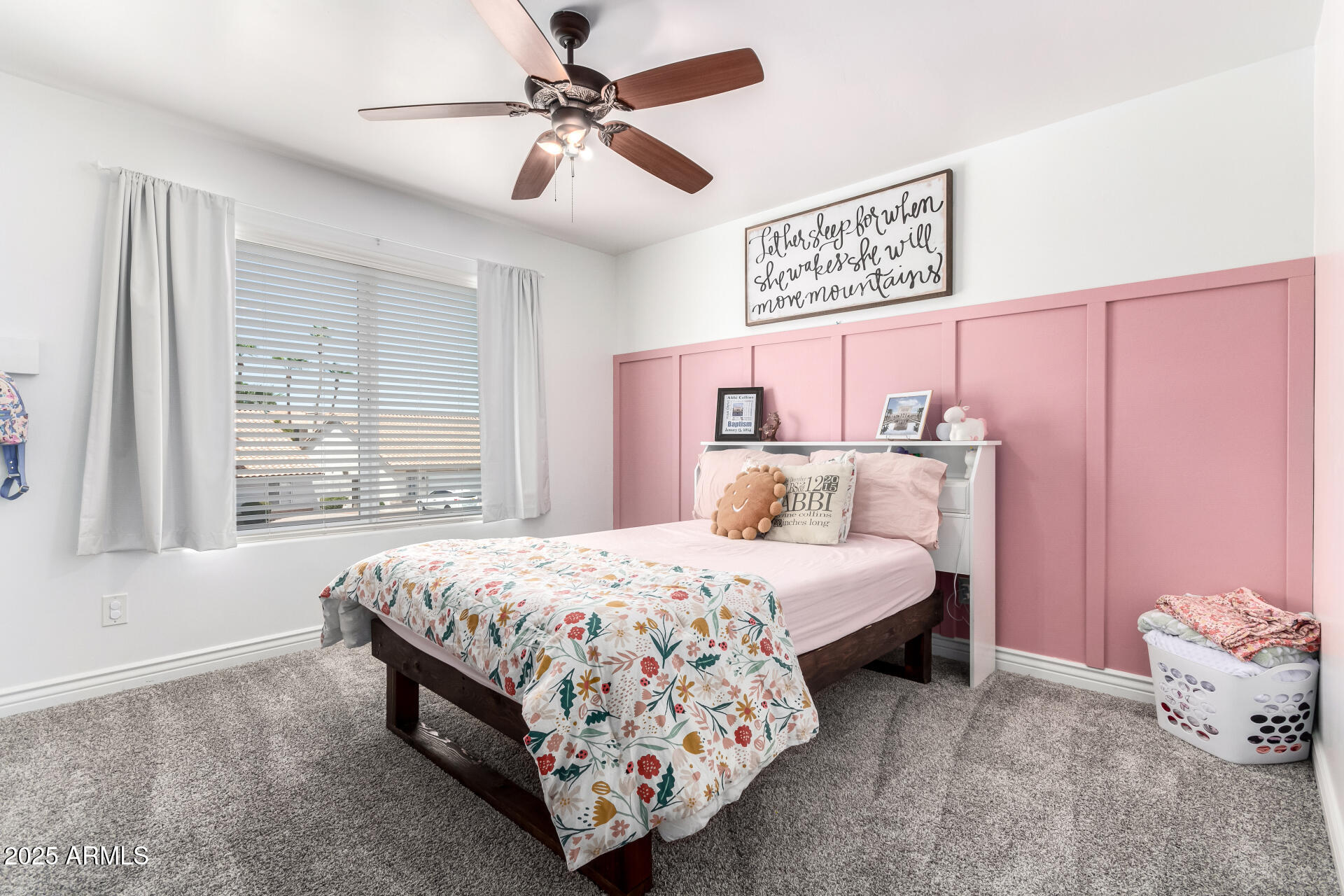 2863 E MALLORY Street