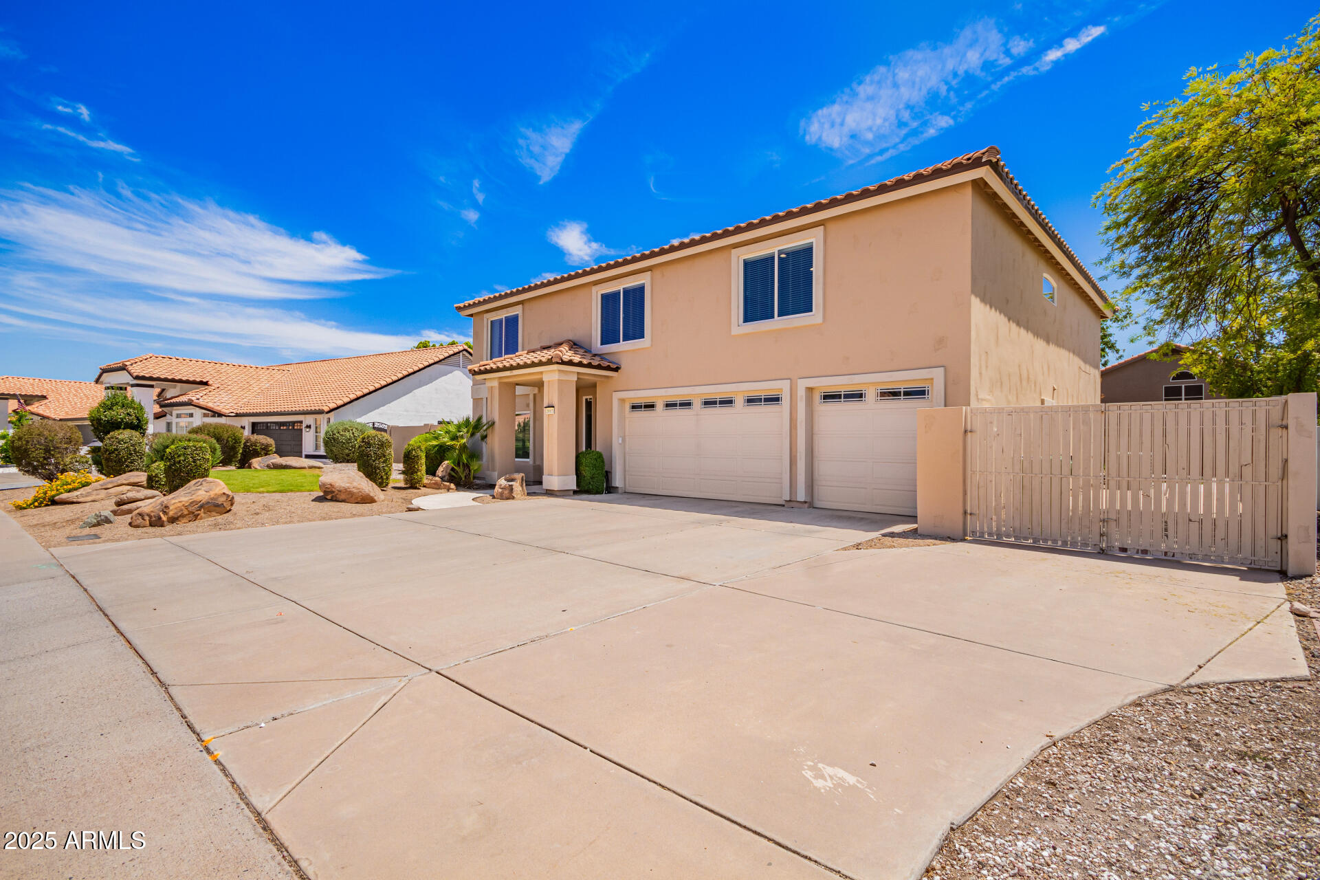 2863 E MALLORY Street