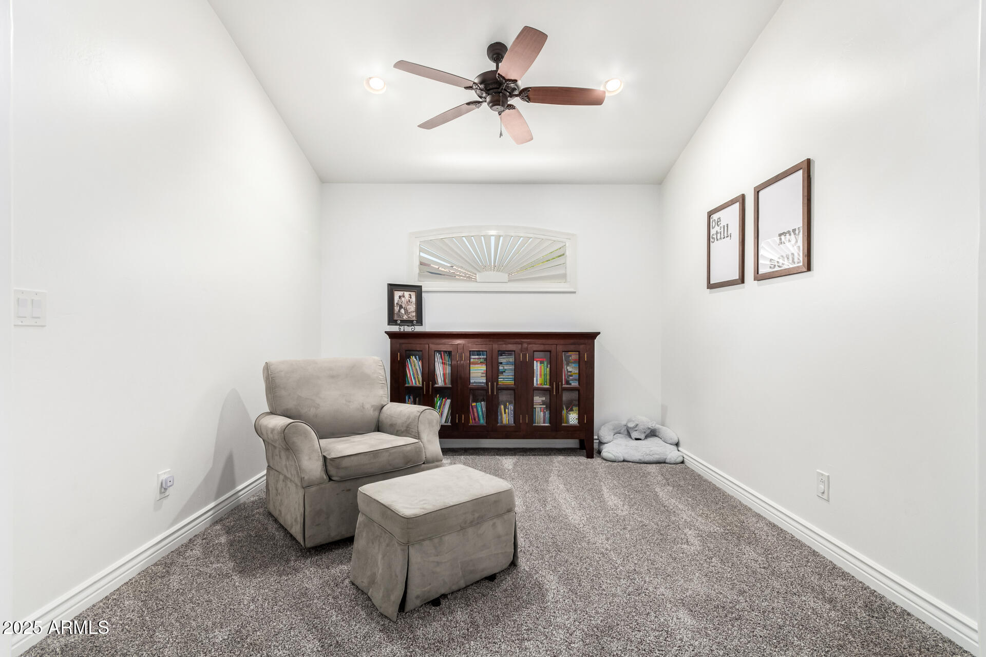 2863 E MALLORY Street