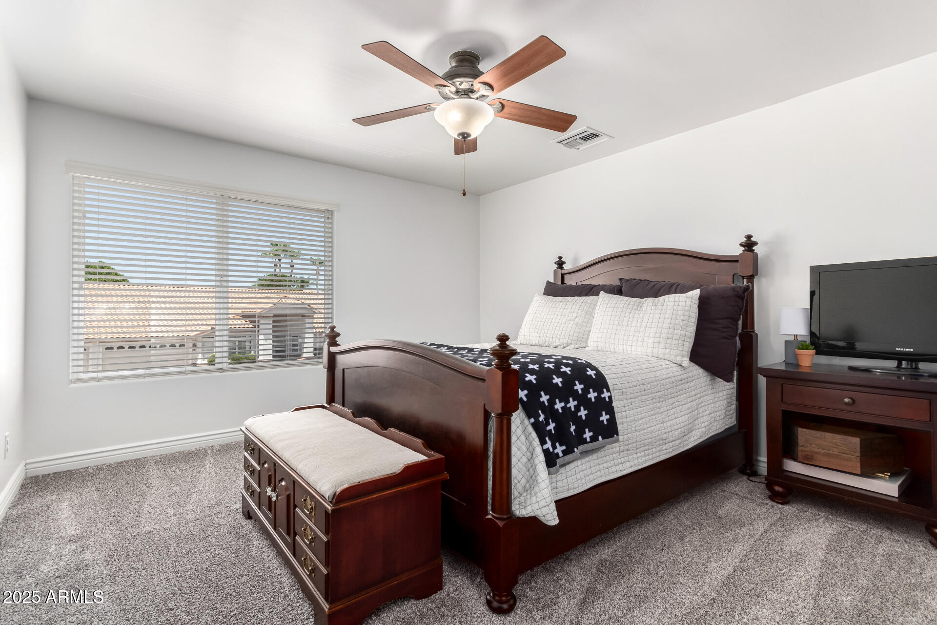 2863 E MALLORY Street