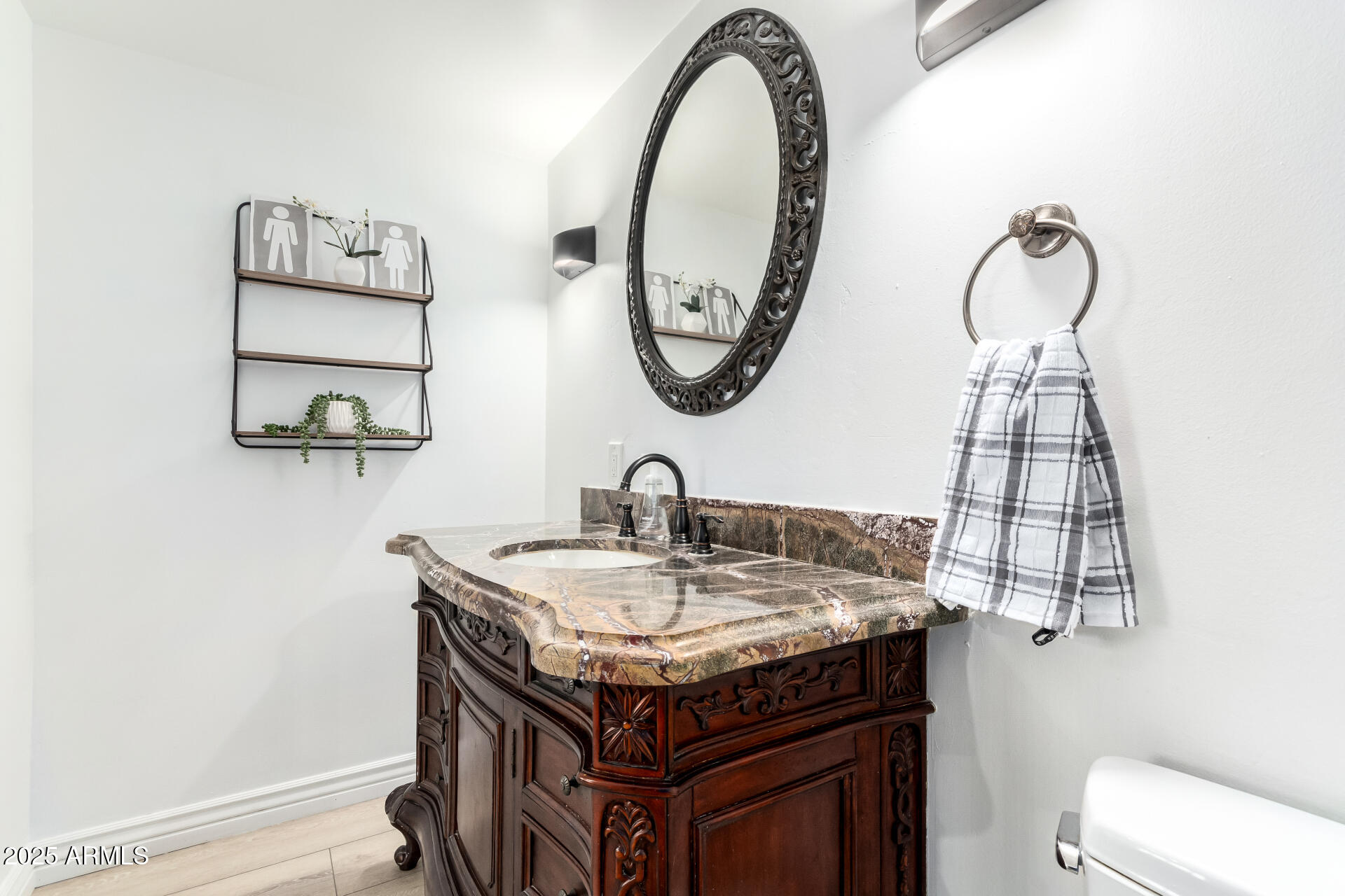 2863 E MALLORY Street