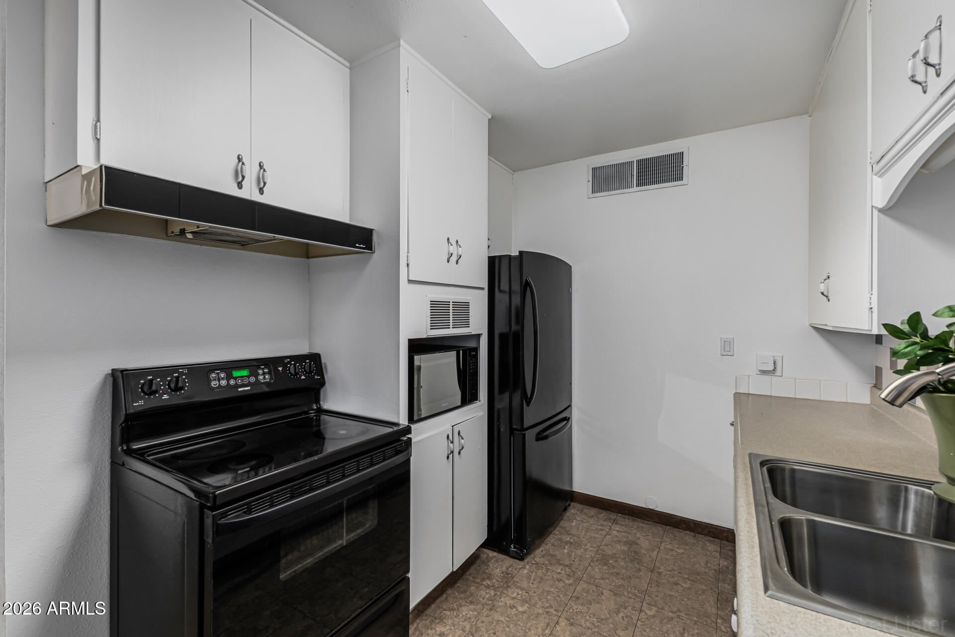 615 N FREESTONE Circle