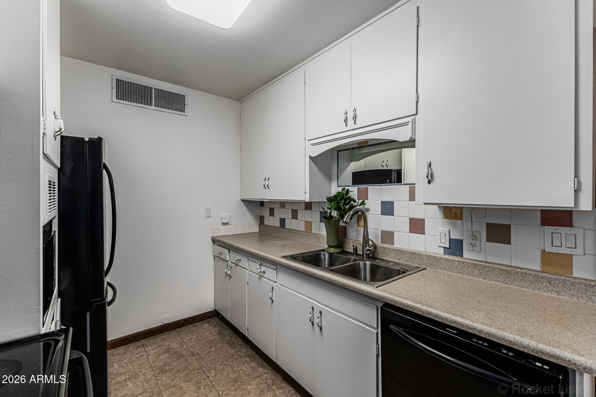 615 N FREESTONE Circle