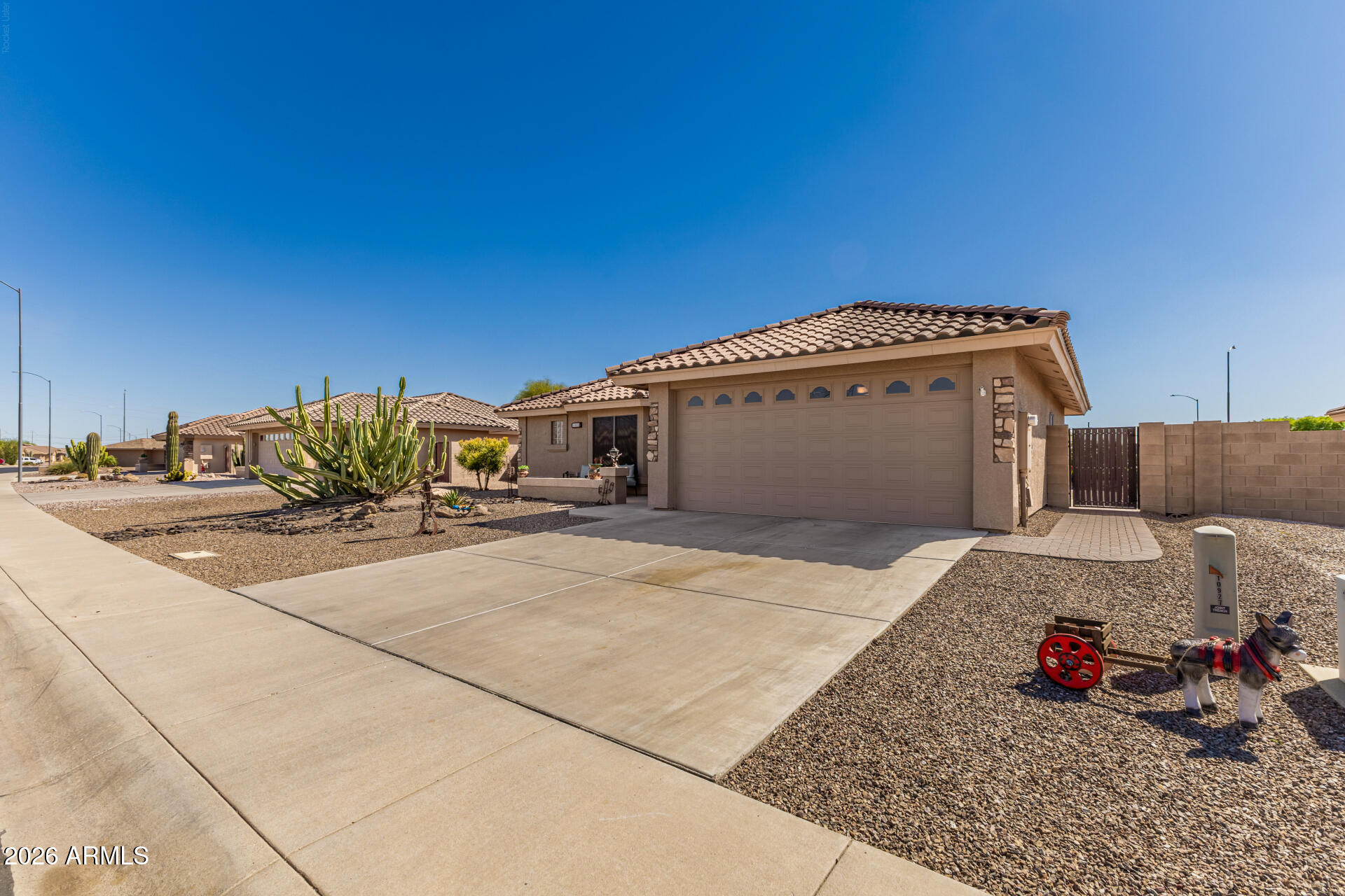 10935 E OLLA Avenue