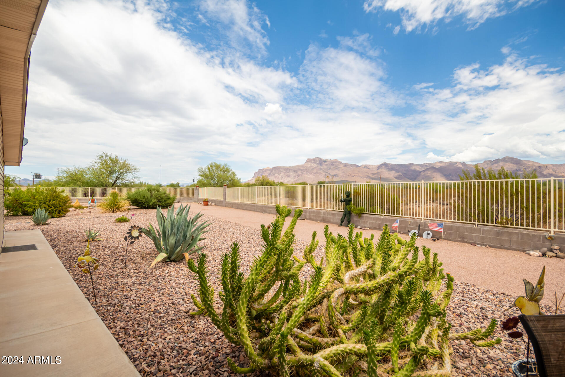 3301 S GOLDFIELD Road 4020