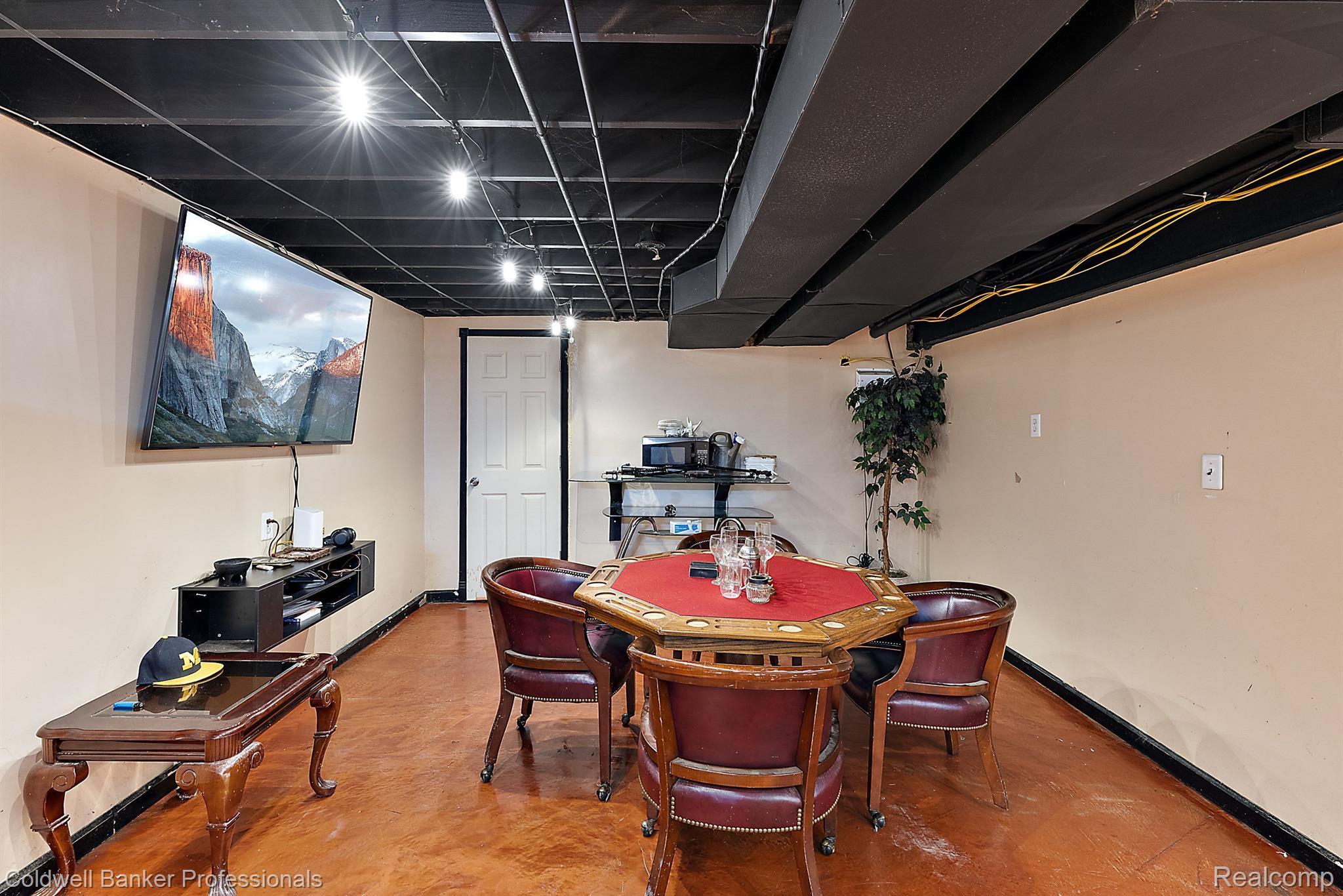 6571 MEADOWLARK Lane