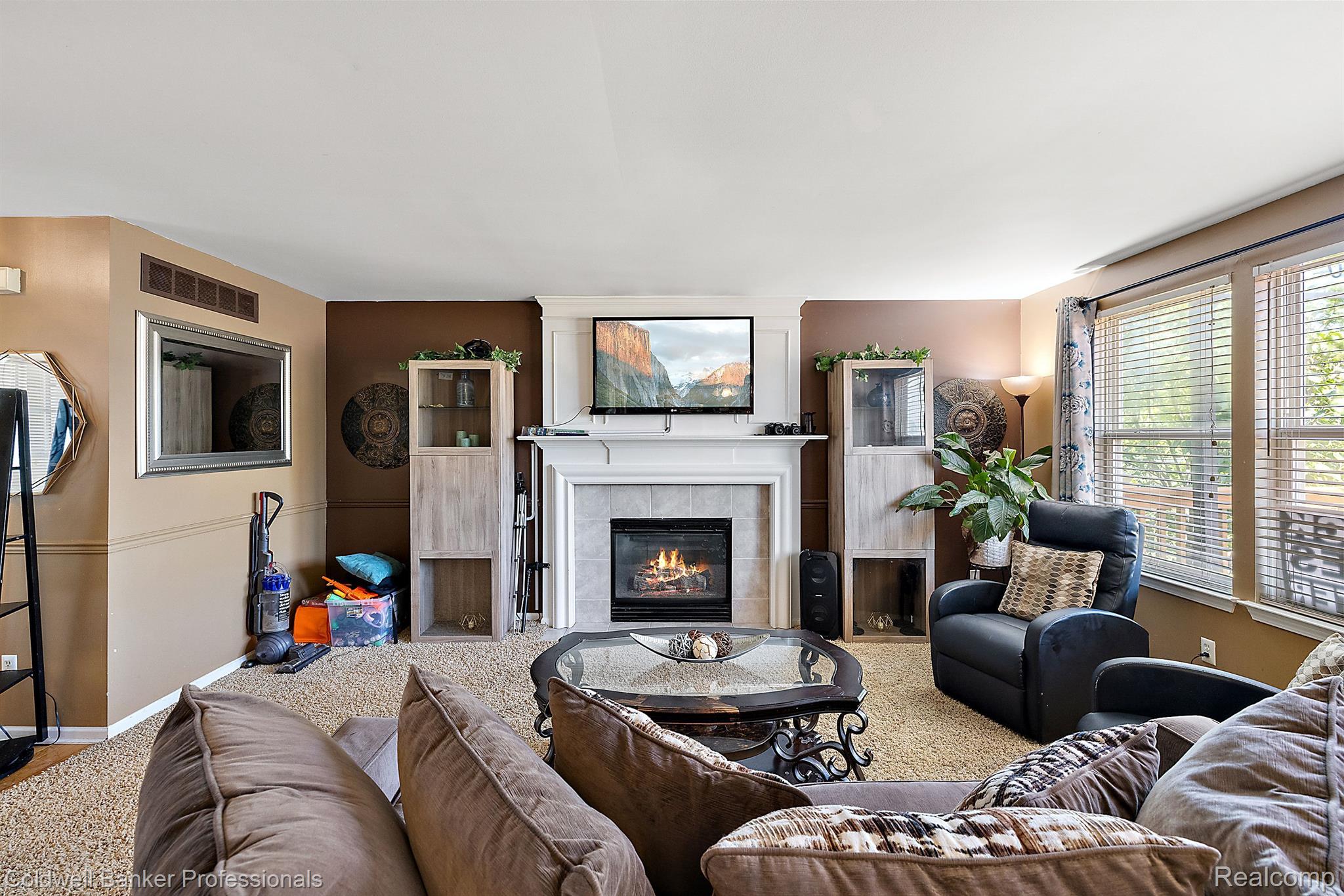 6571 MEADOWLARK Lane