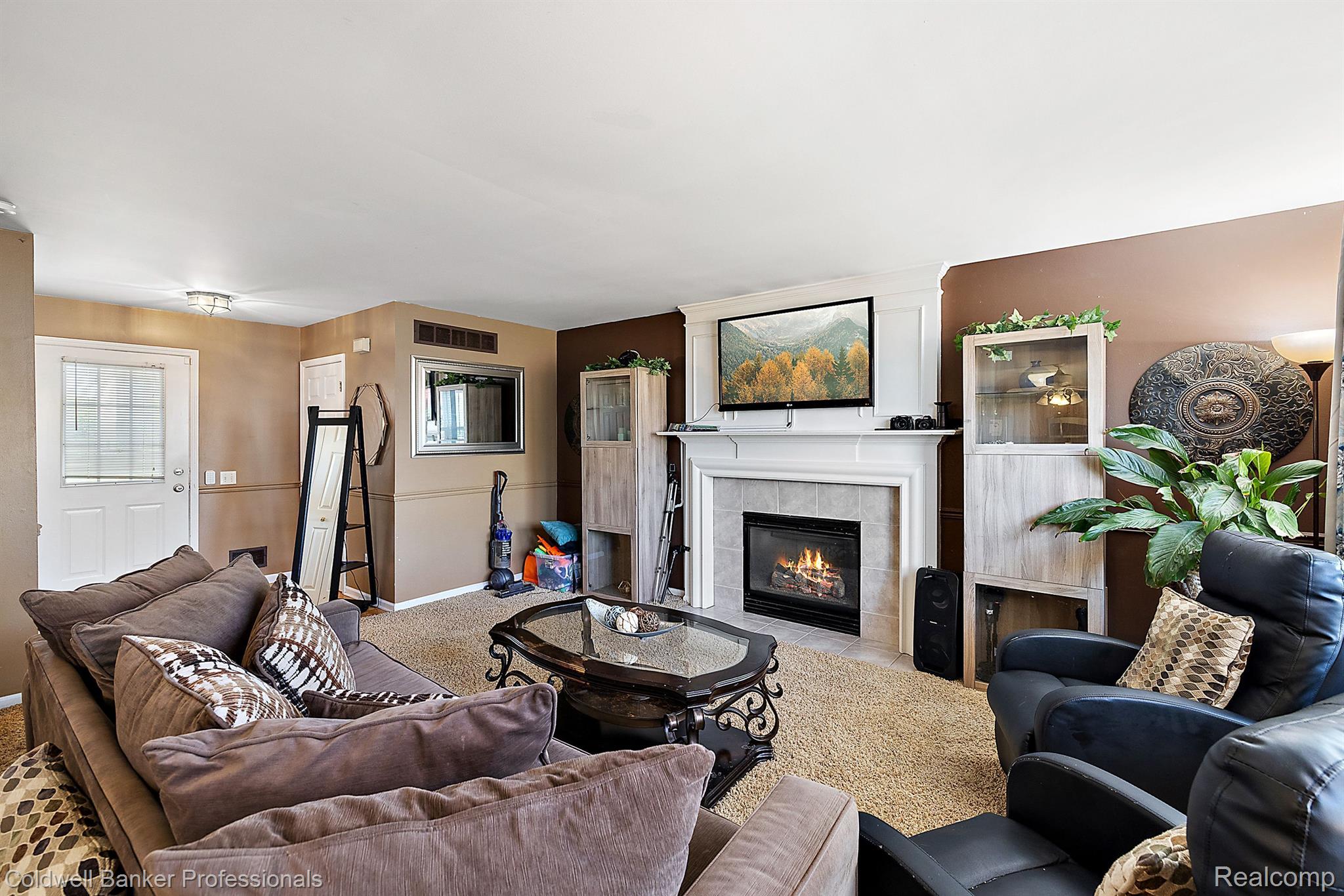 6571 MEADOWLARK Lane