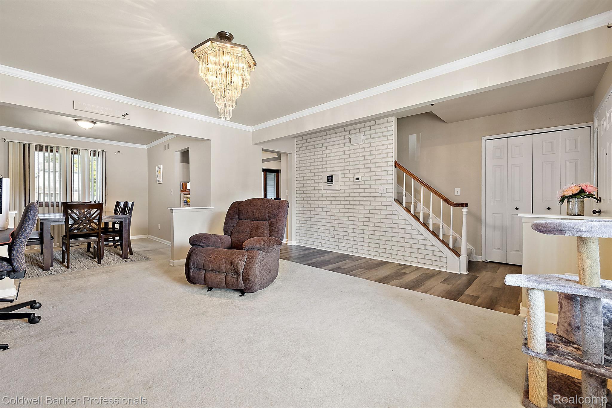 20644 MAPLEWOOD Court