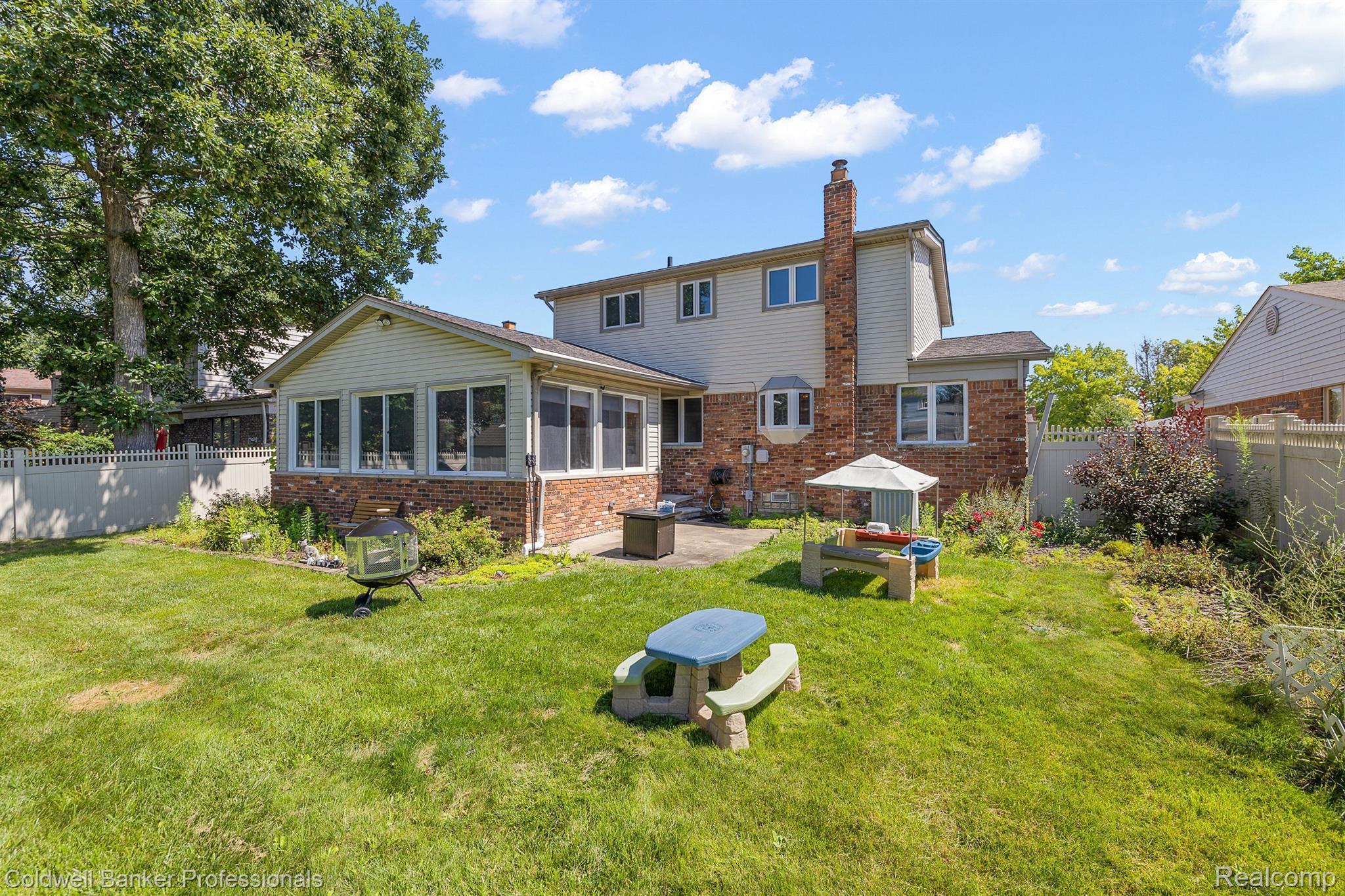 20644 MAPLEWOOD Court