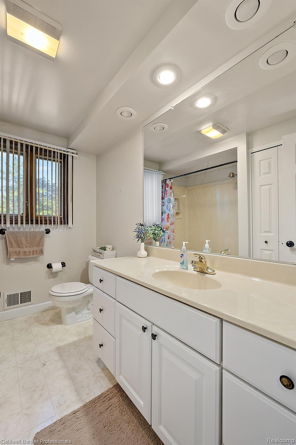 20644 MAPLEWOOD Court