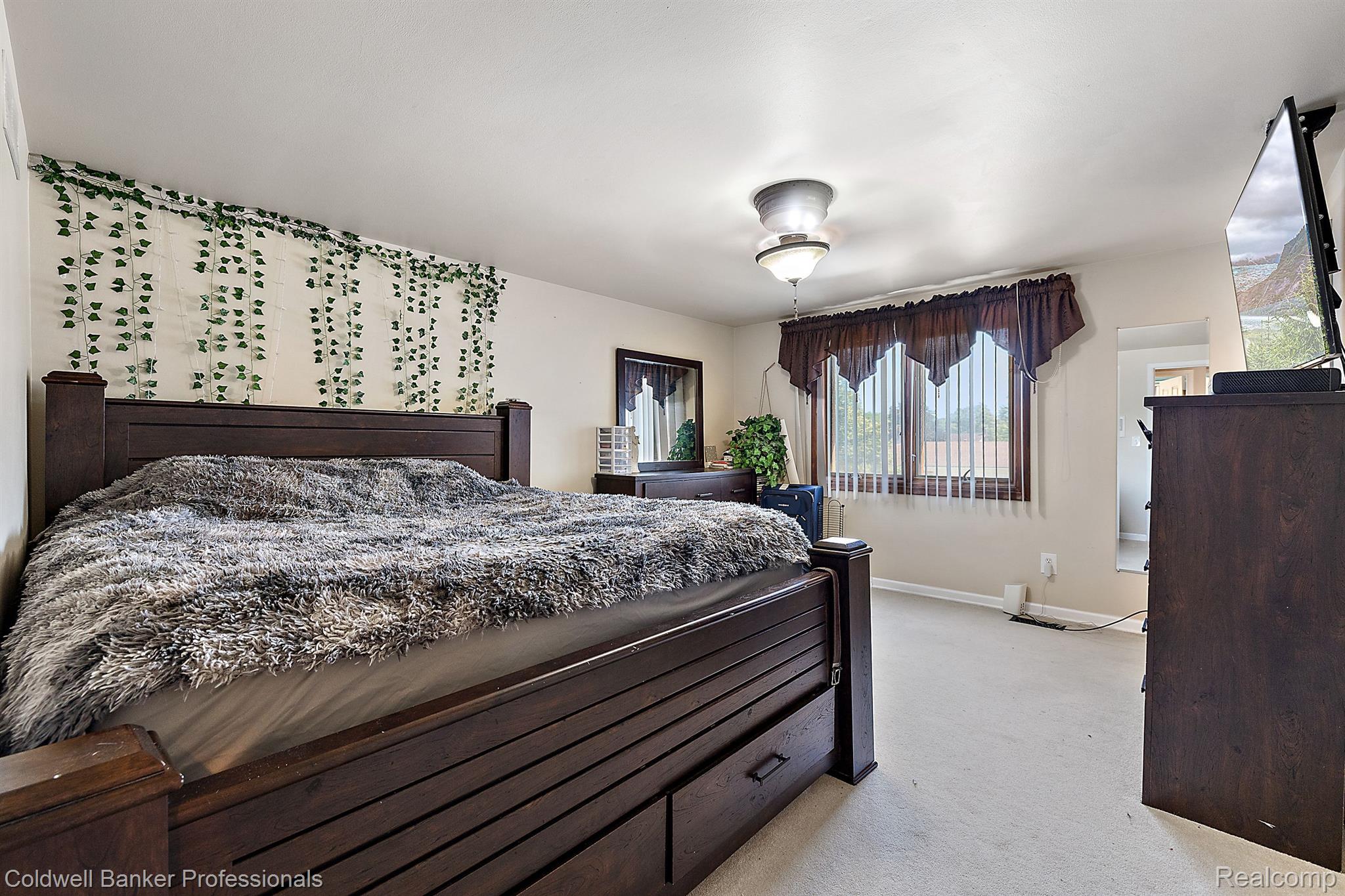 20644 MAPLEWOOD Court