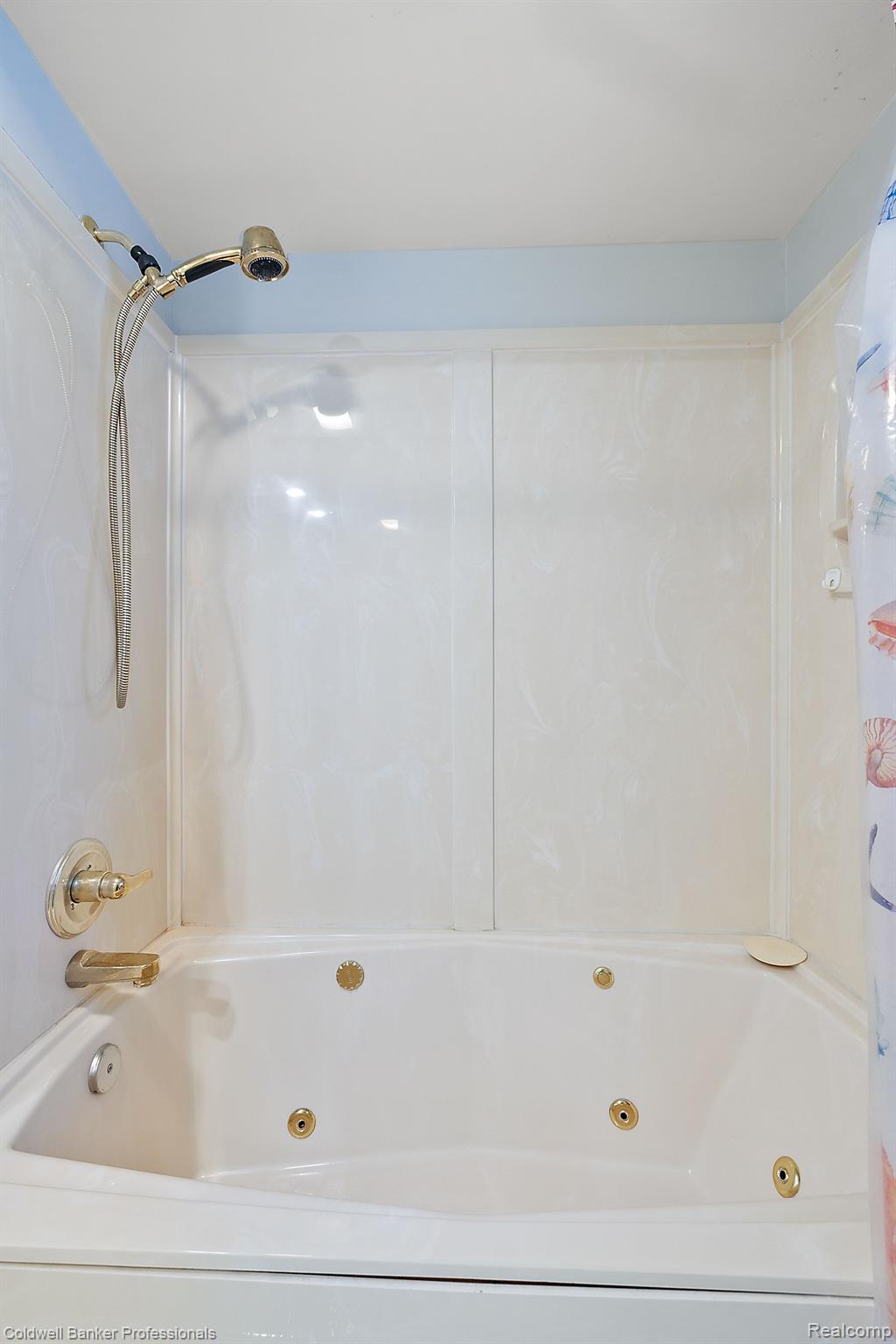 20644 MAPLEWOOD Court