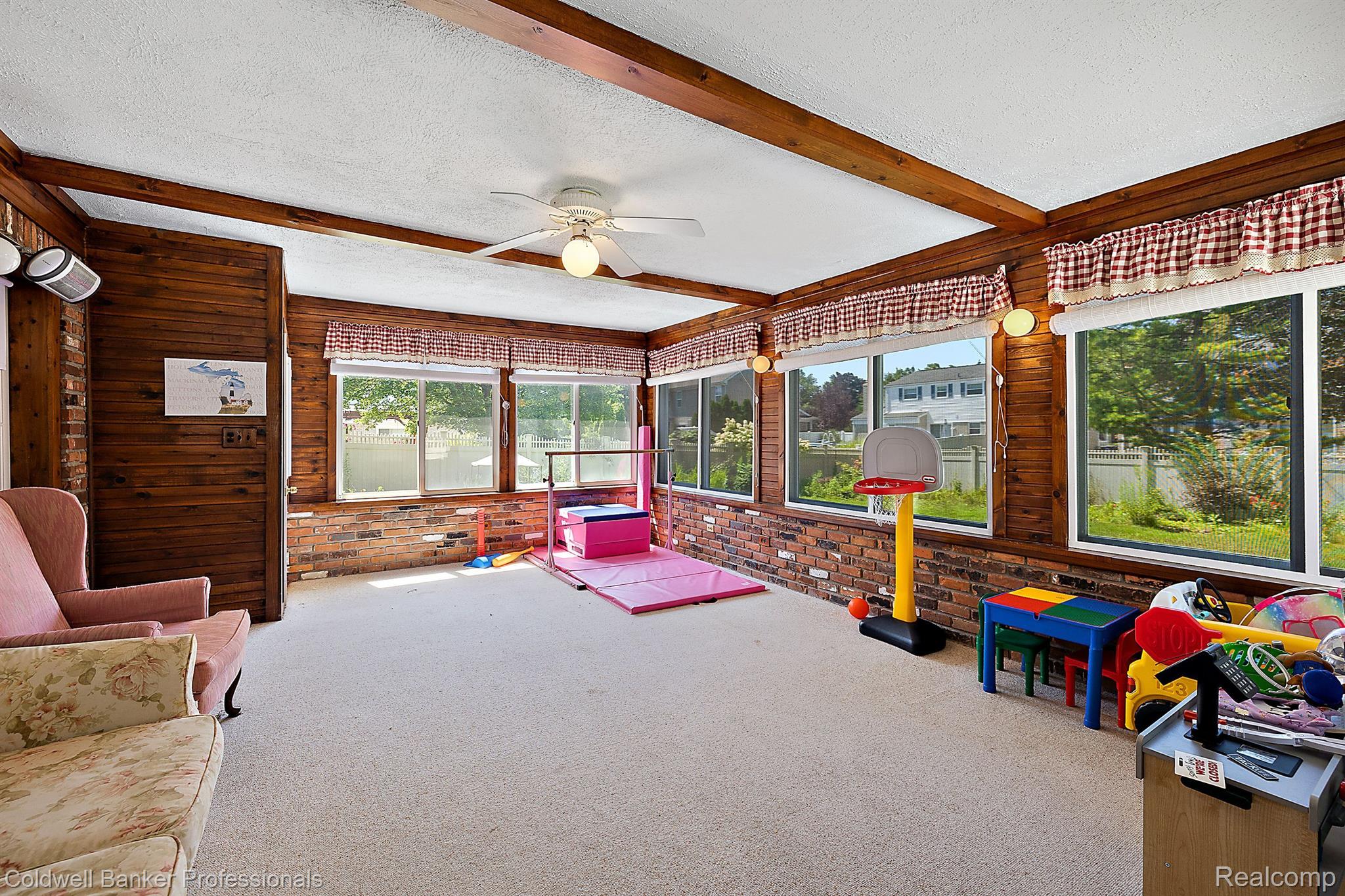 20644 MAPLEWOOD Court