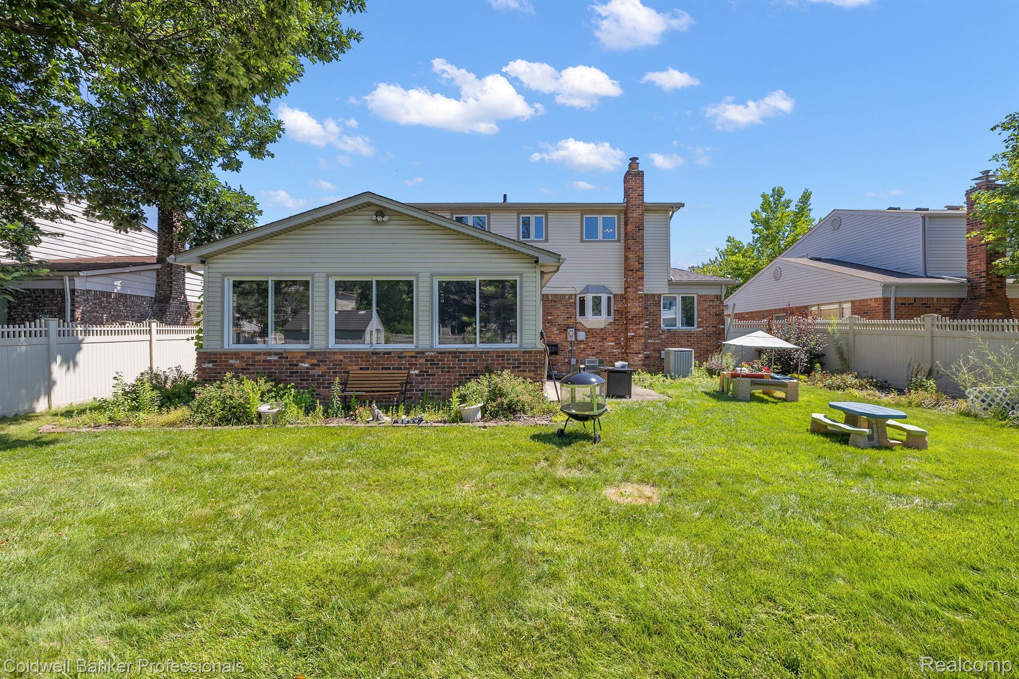 20644 MAPLEWOOD Court