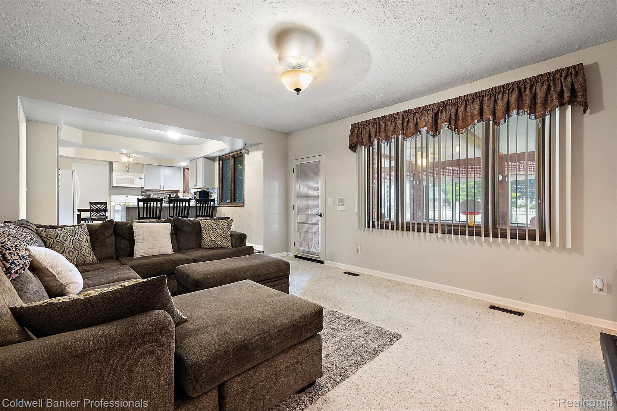 20644 MAPLEWOOD Court