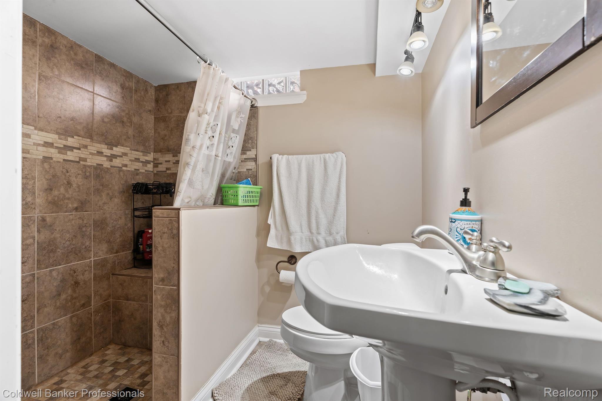 14837 ANGELIQUE Avenue