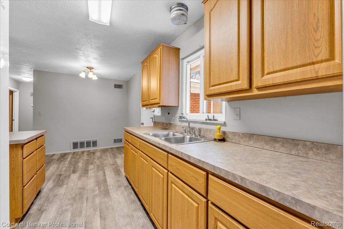 2697 LITTLETELL Avenue