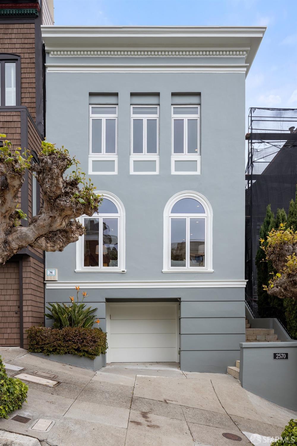 2570 Vallejo Street