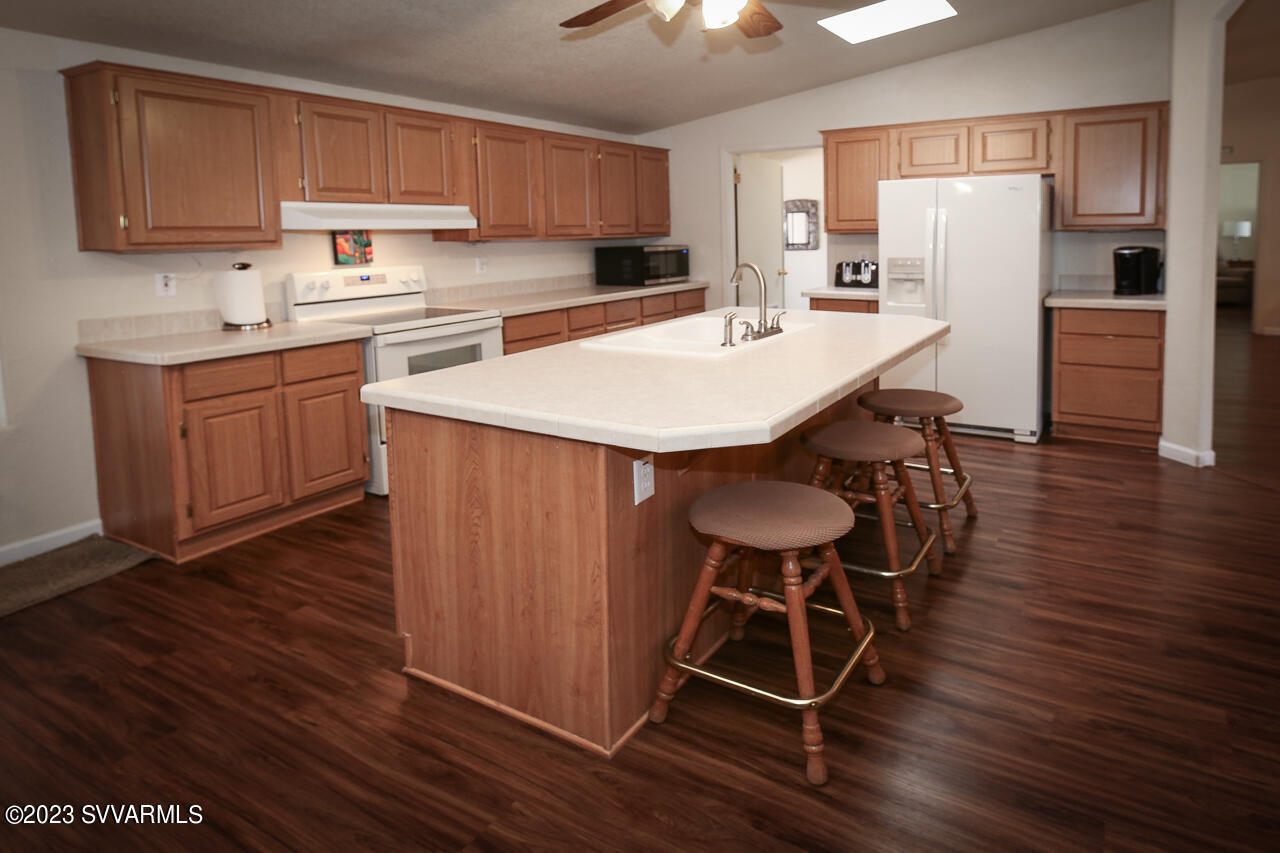 2050 W State Route 89a, 352