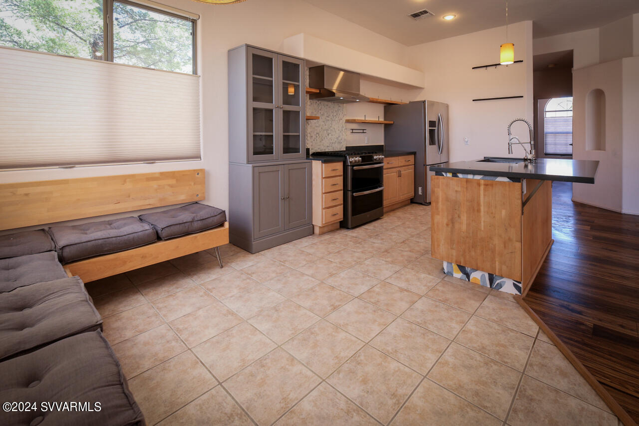 1305 E Crestview Drive