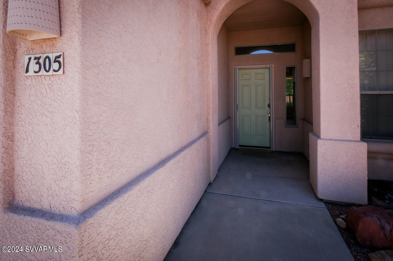 1305 E Crestview Drive