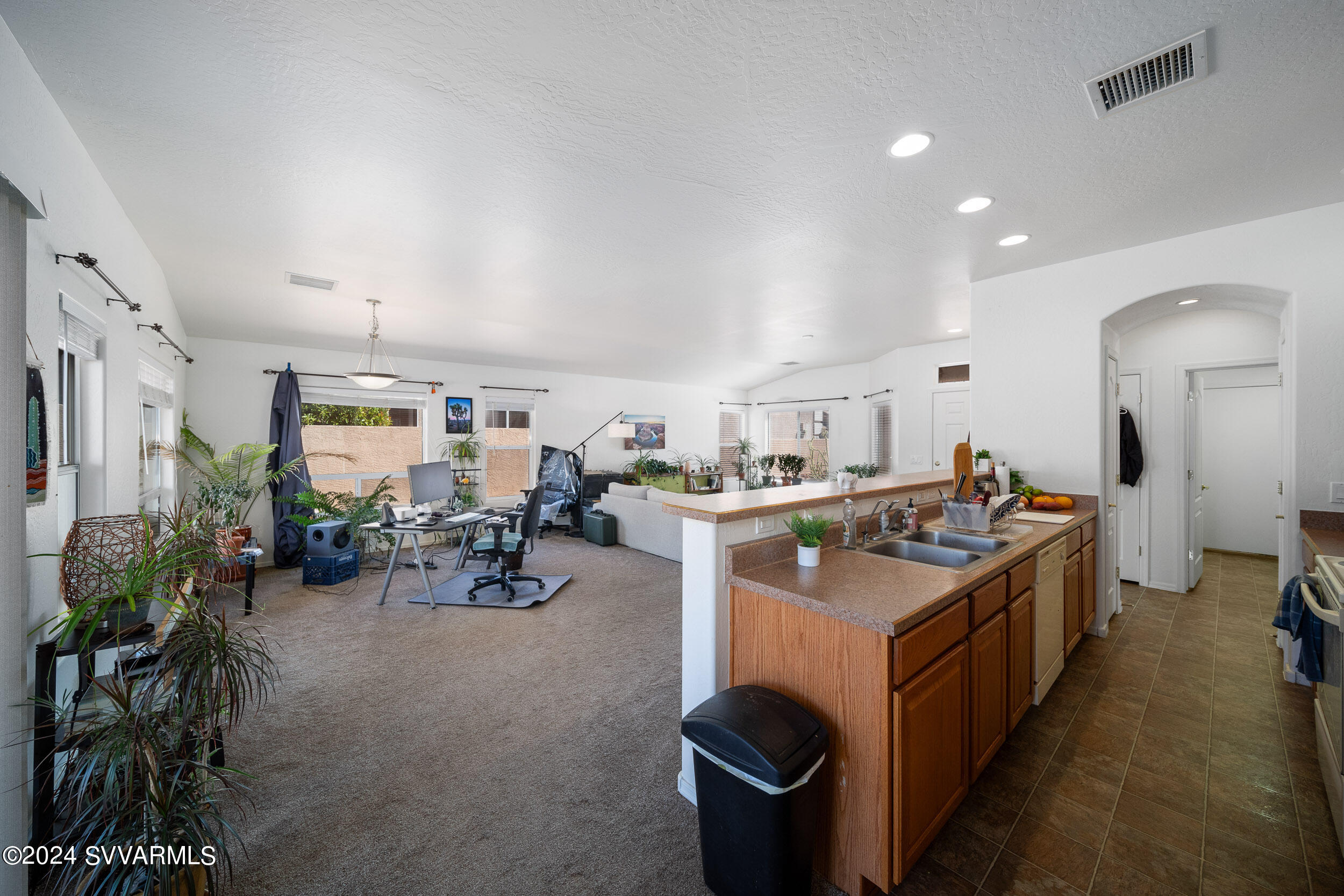 672 S Santa Fe Trail