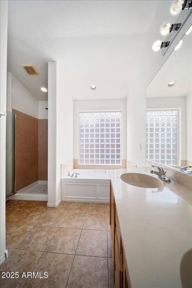 570 S SANTA FE Trail