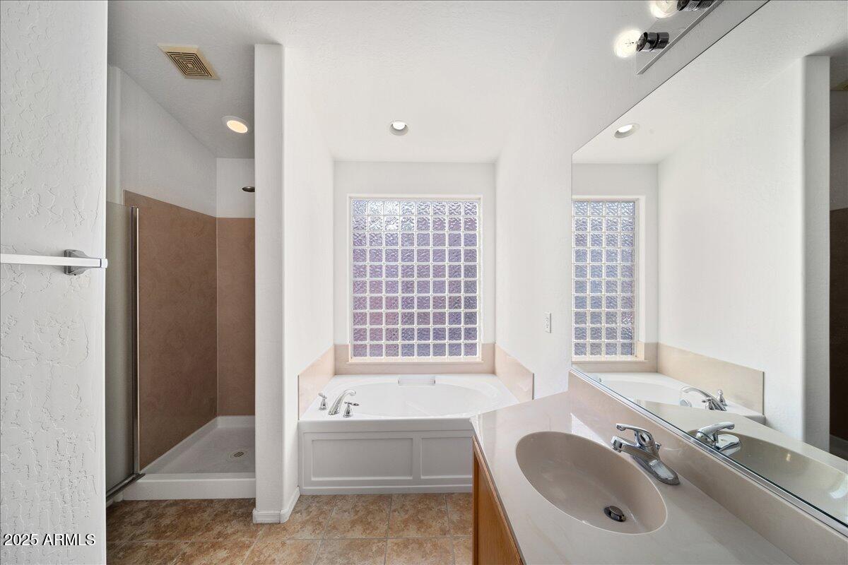 570 S SANTA FE Trail