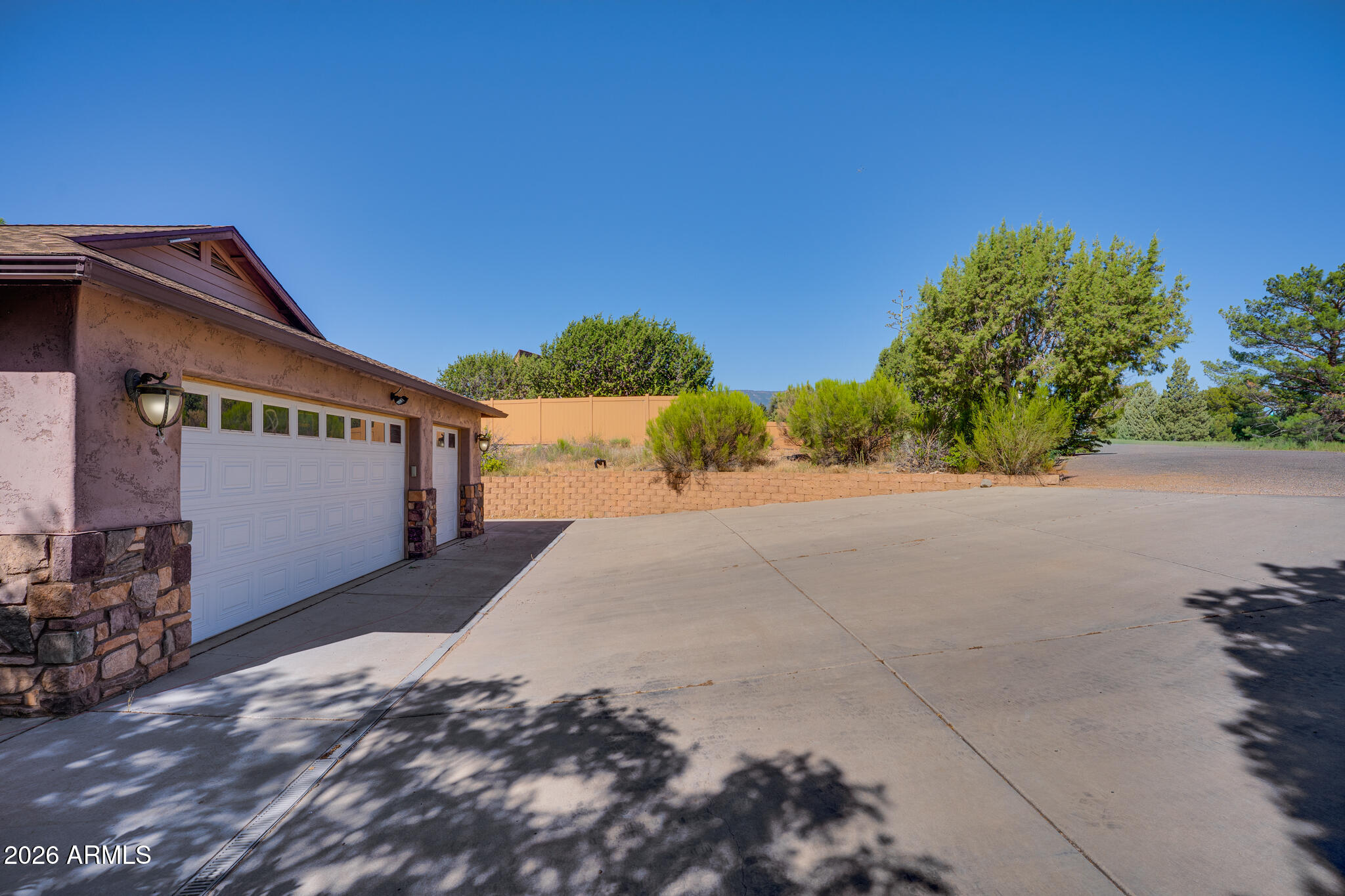 2647 E LOBO Circle