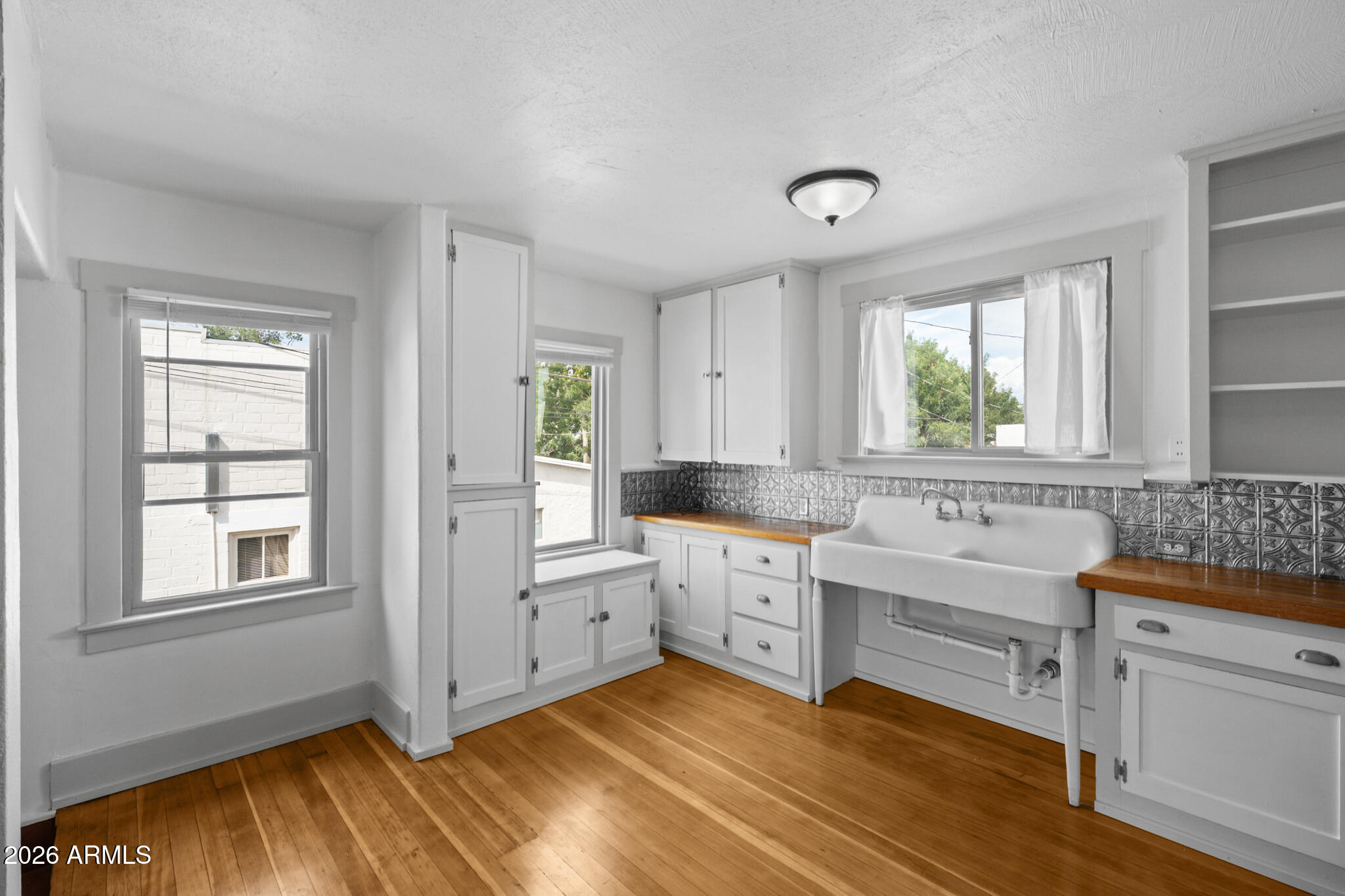 1002 N MAIN Street