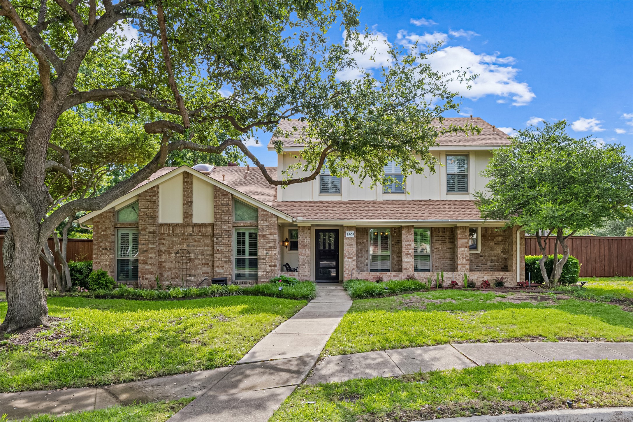 1929 Crestside Circle