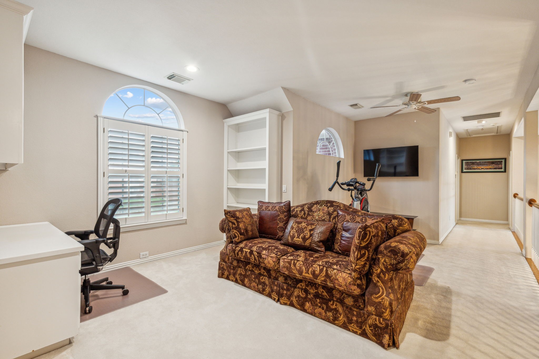 3915 Harvest Knoll Drive