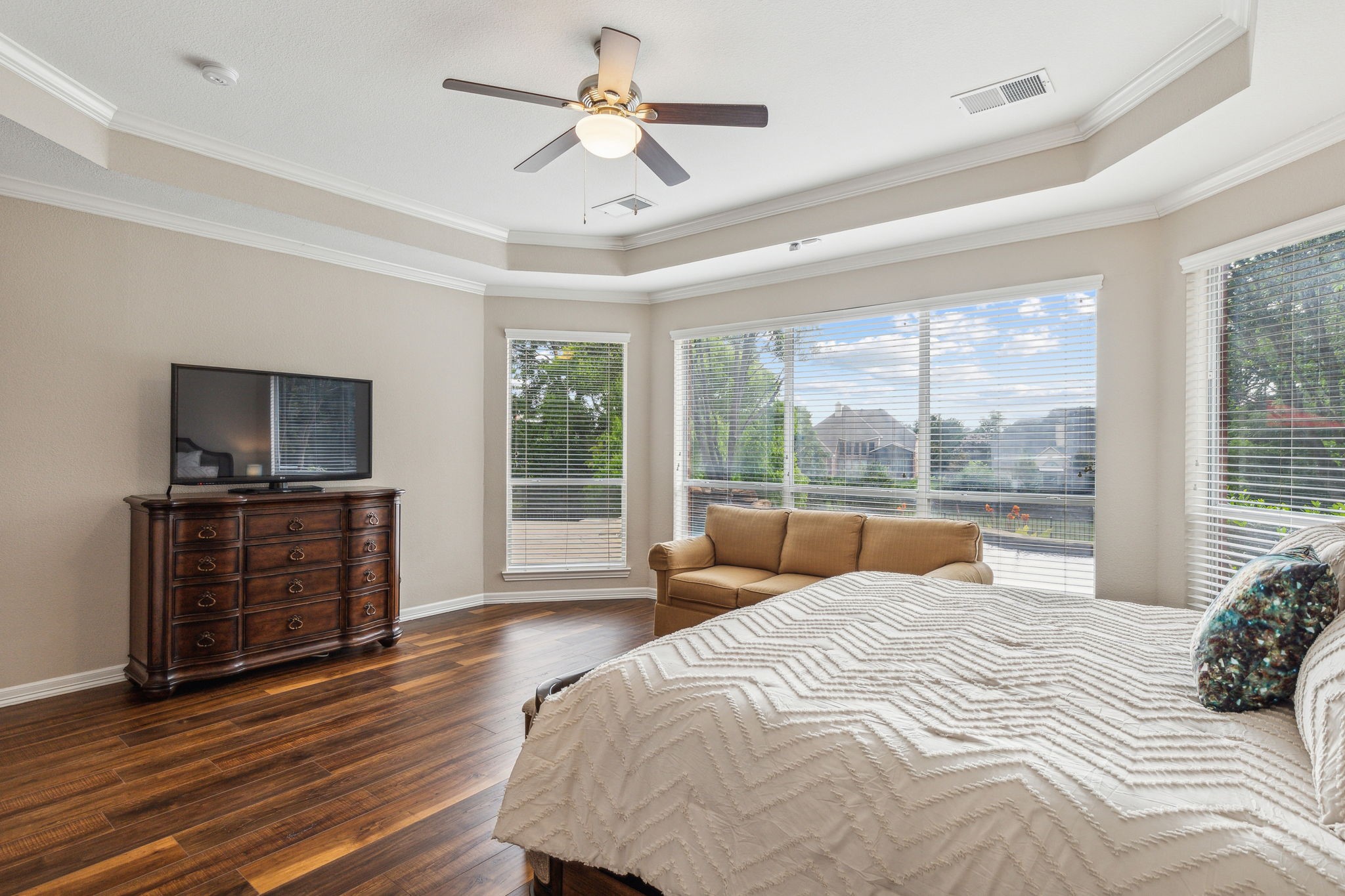 3915 Harvest Knoll Drive
