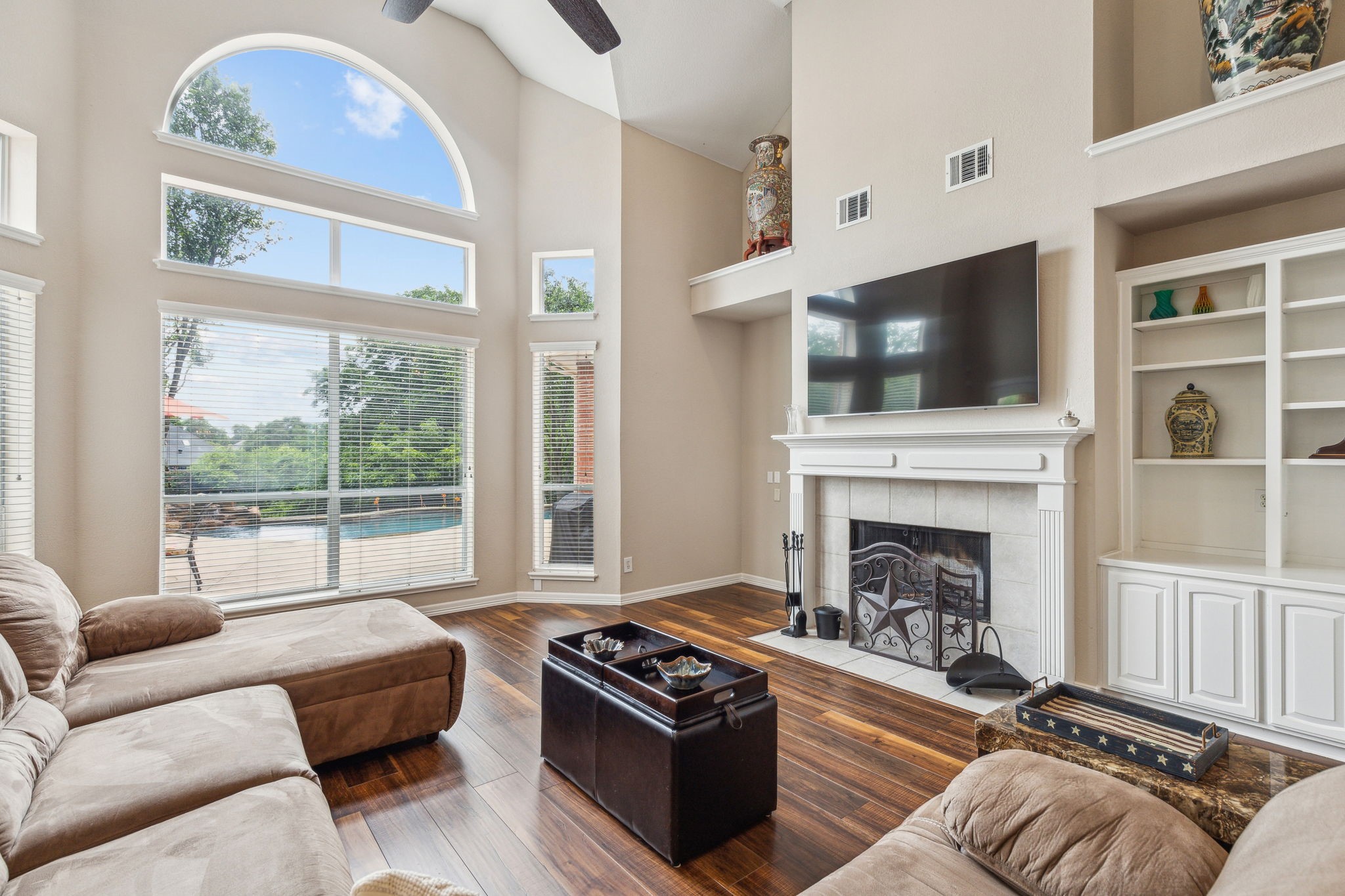 3915 Harvest Knoll Drive