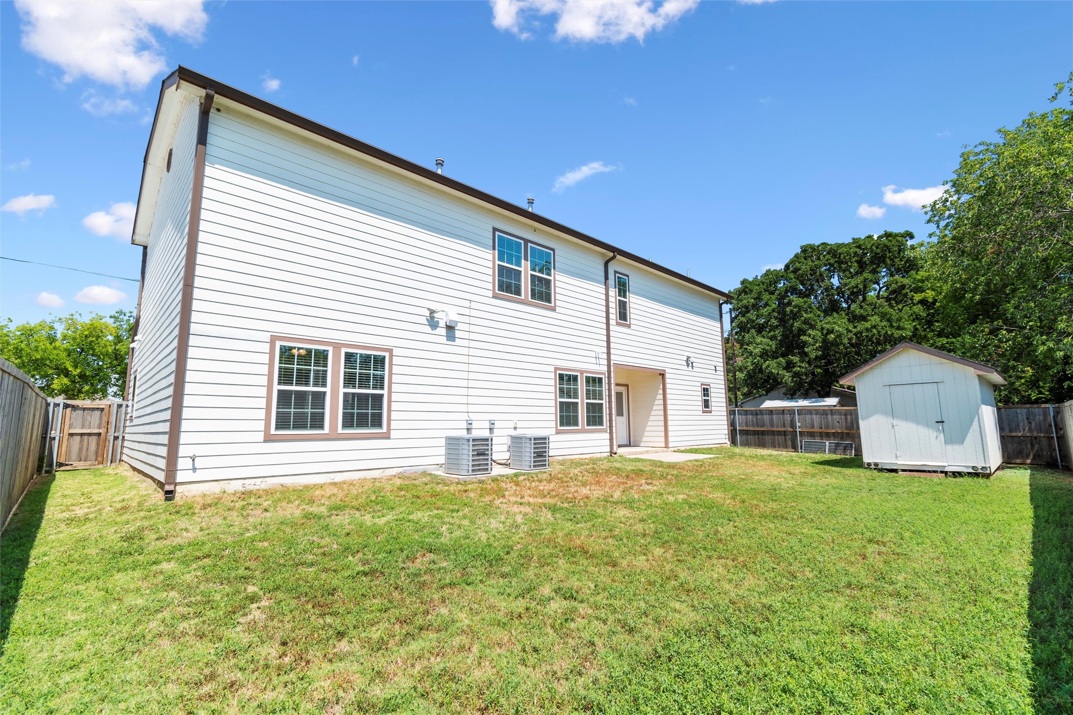 114 N Lakeview Drive