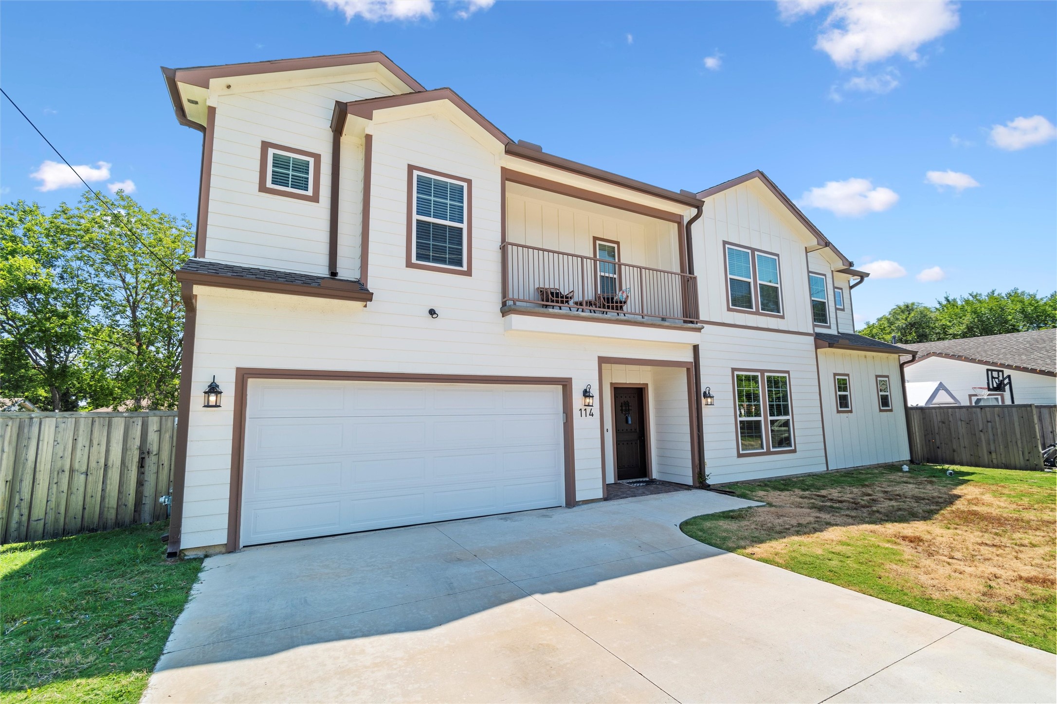 114 N Lakeview Drive