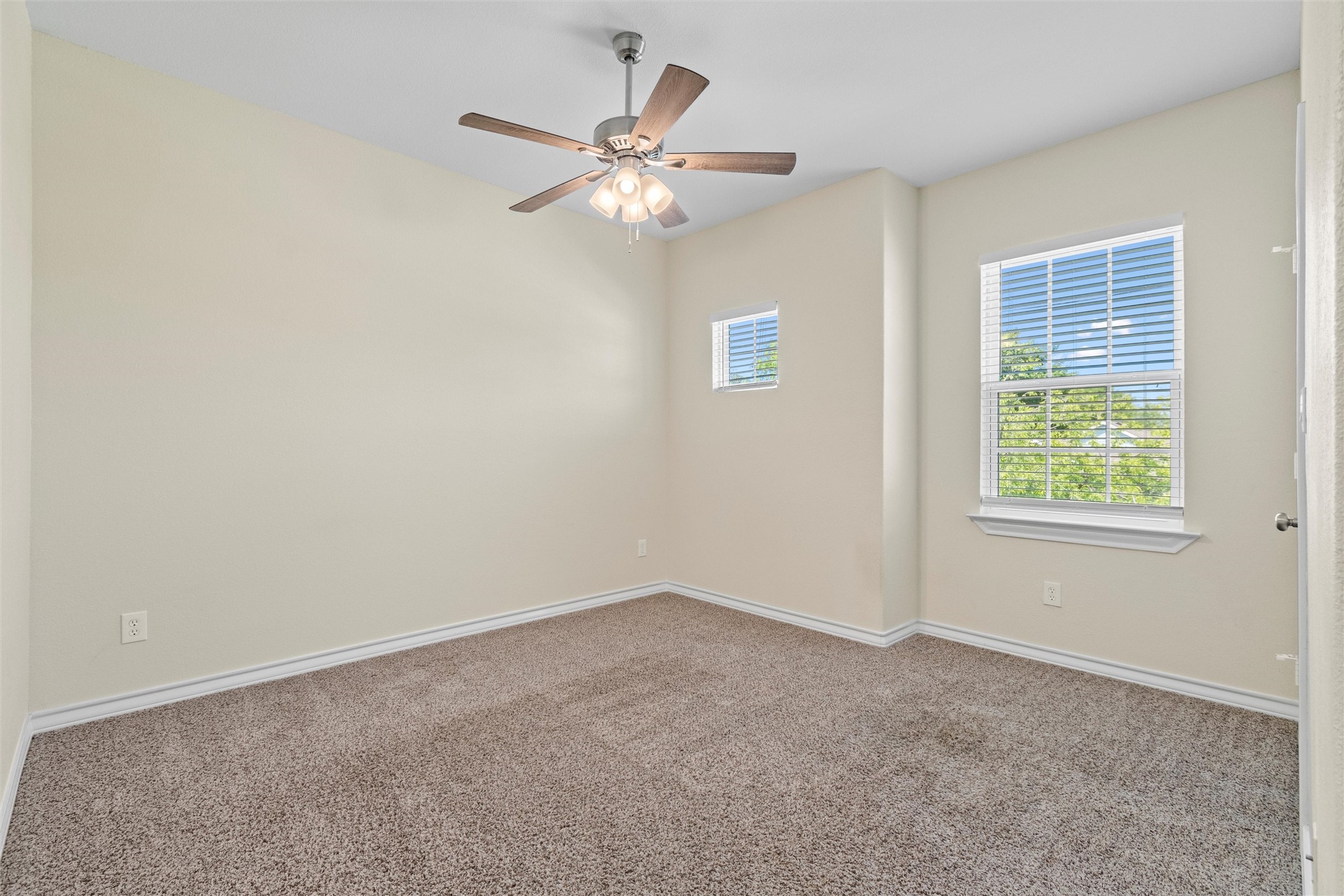 114 N Lakeview Drive