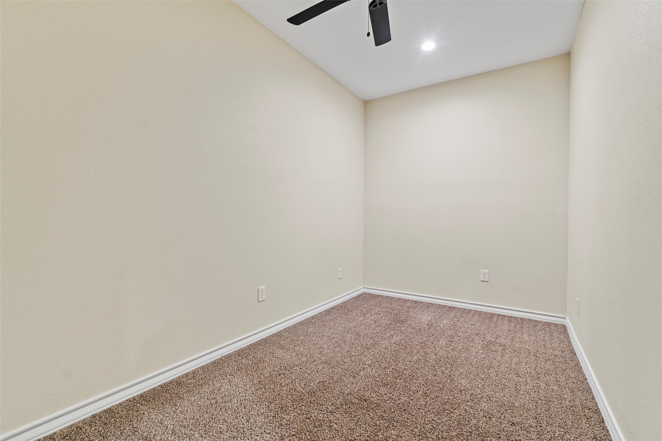 114 N Lakeview Drive