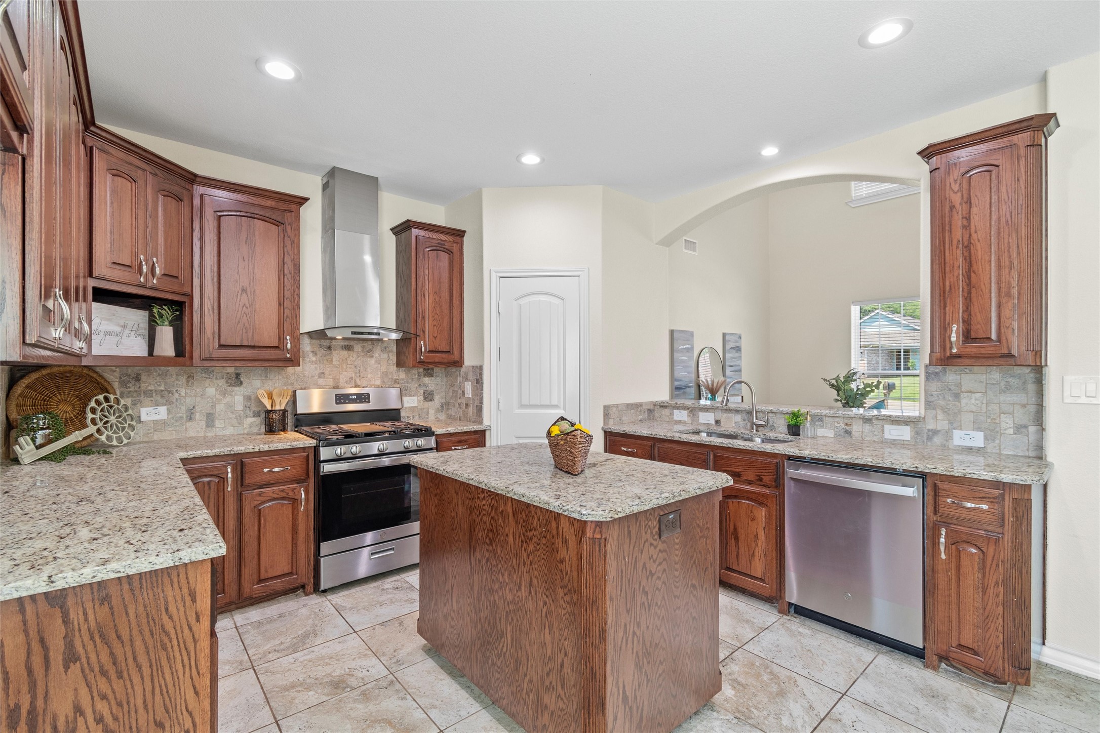 114 N Lakeview Drive