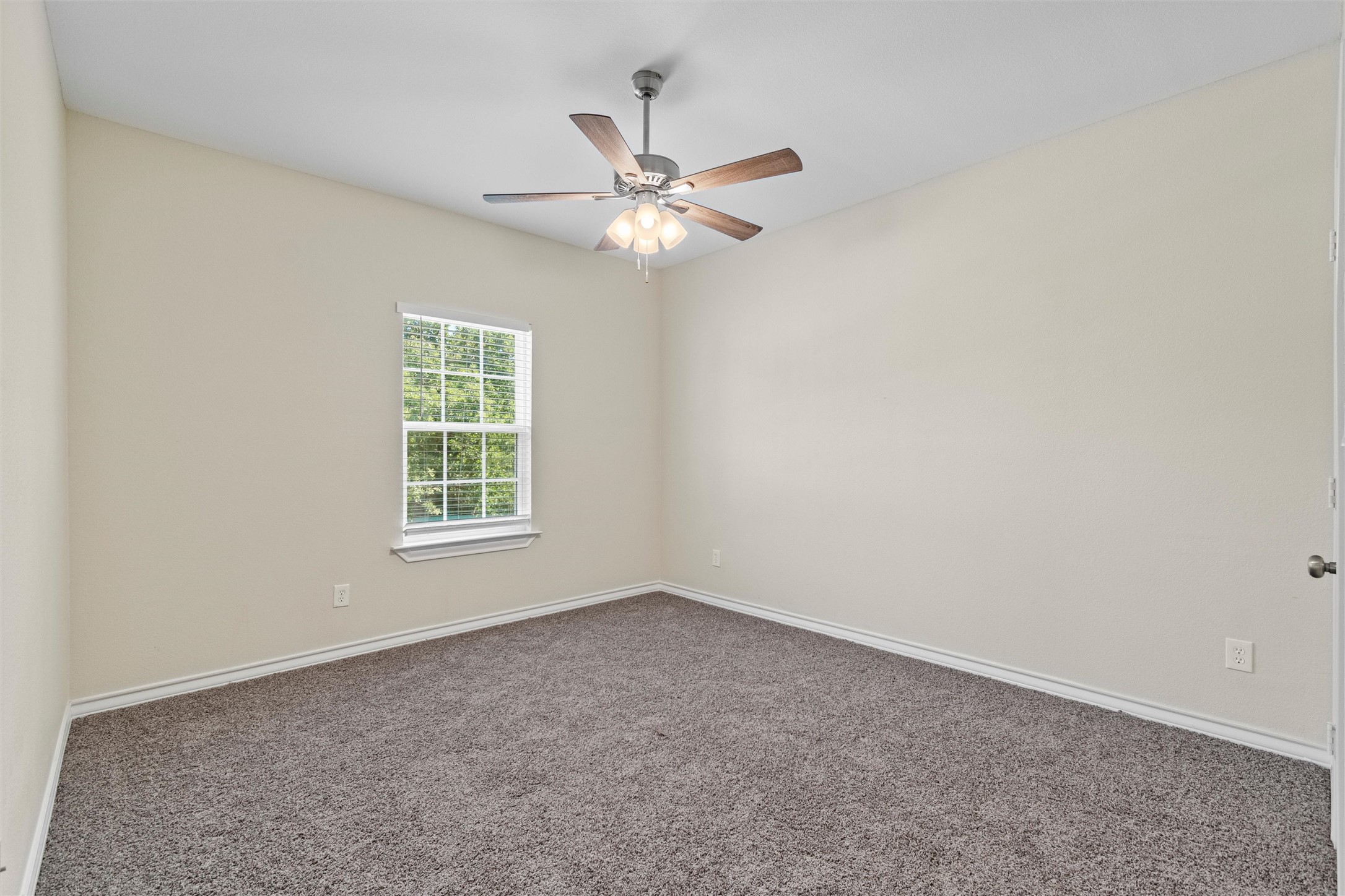 114 N Lakeview Drive
