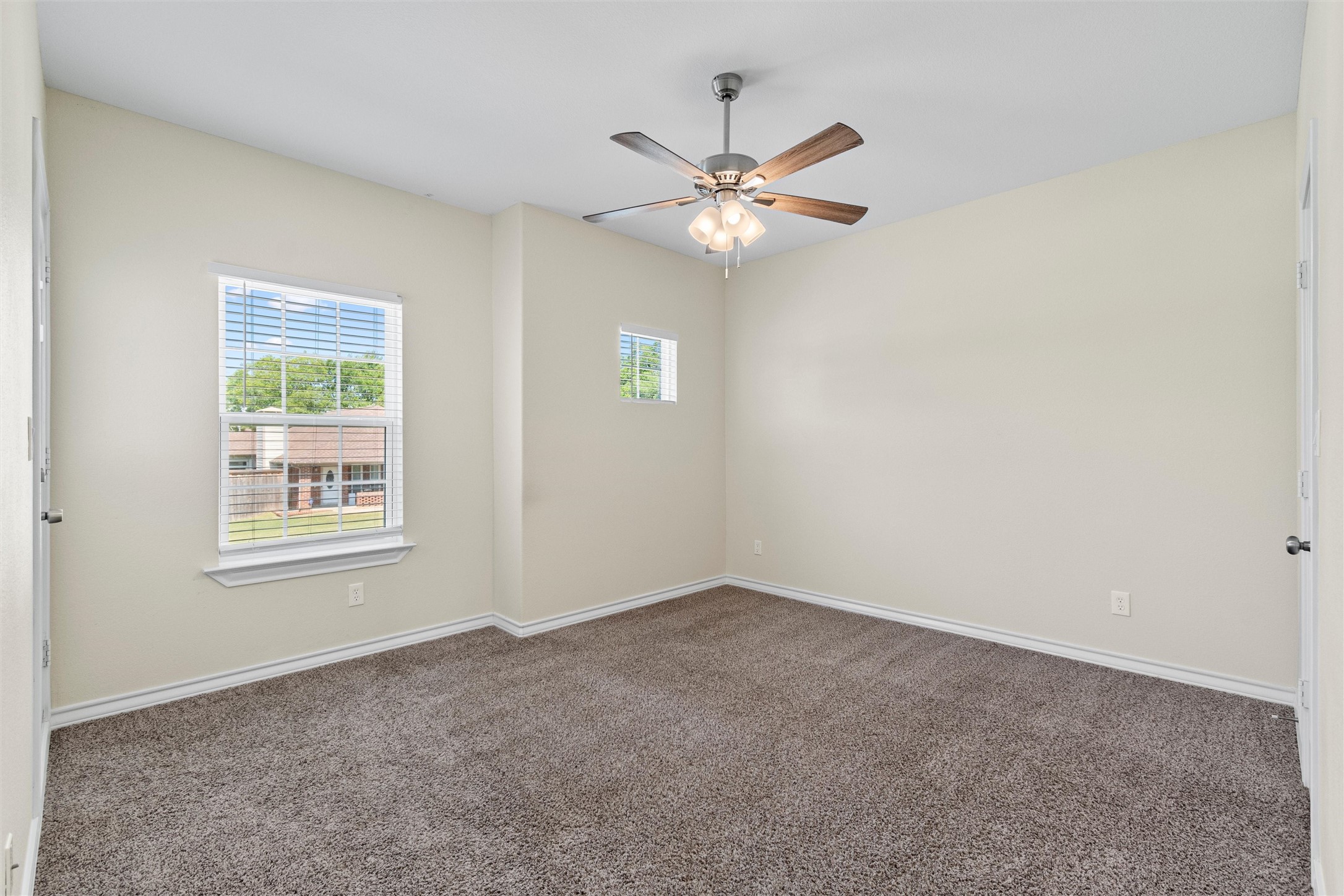 114 N Lakeview Drive