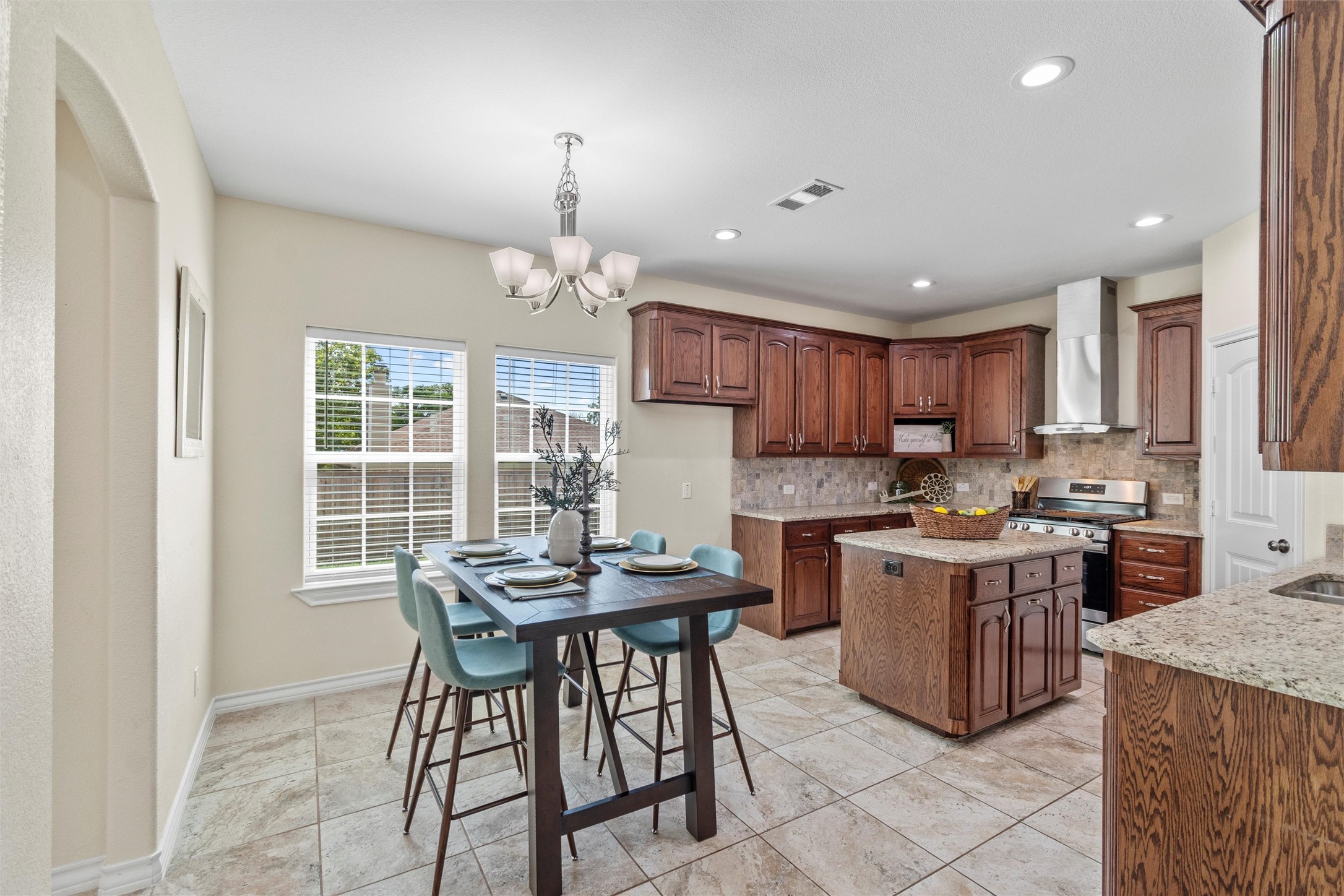 114 N Lakeview Drive