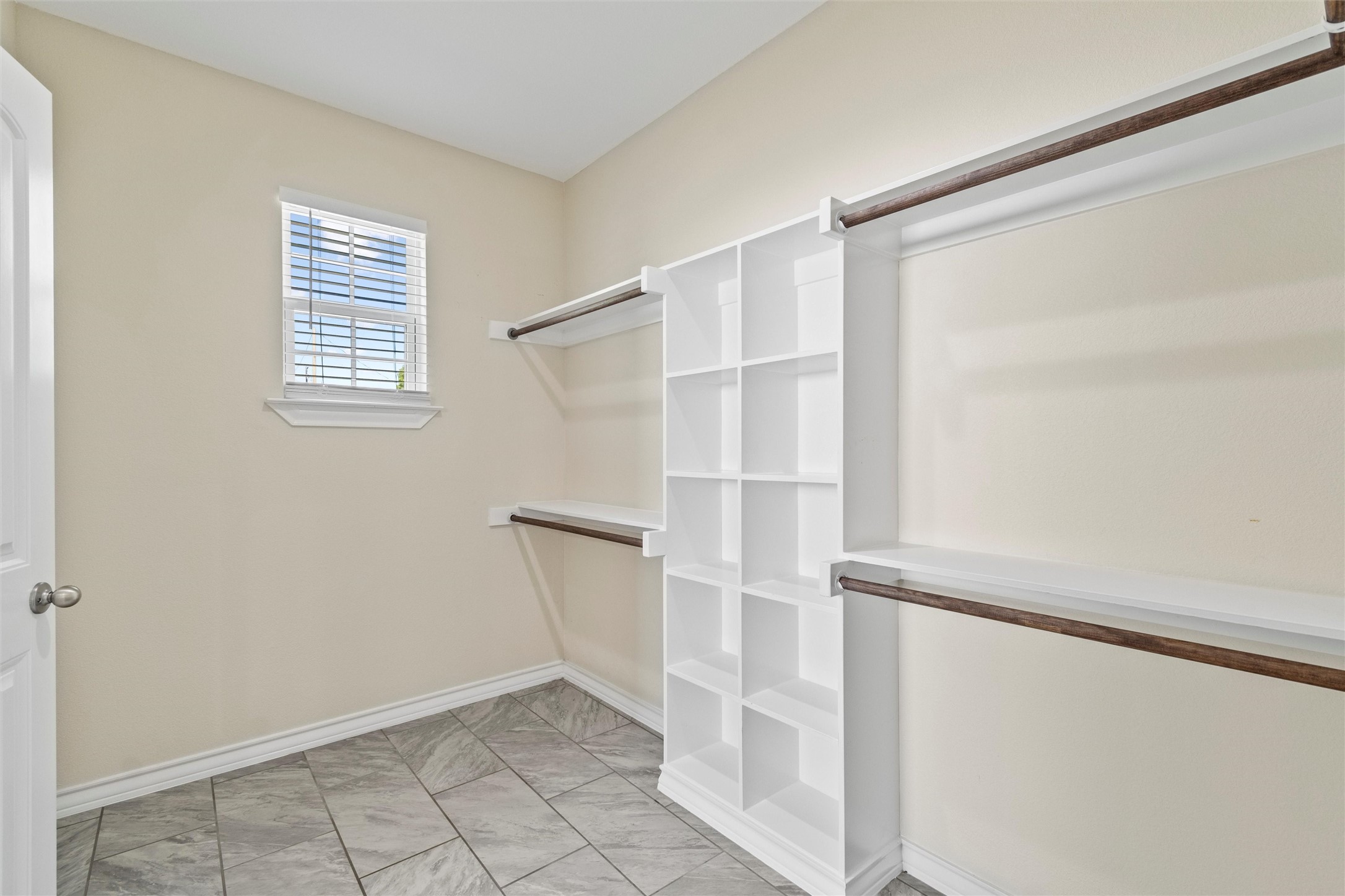 114 N Lakeview Drive