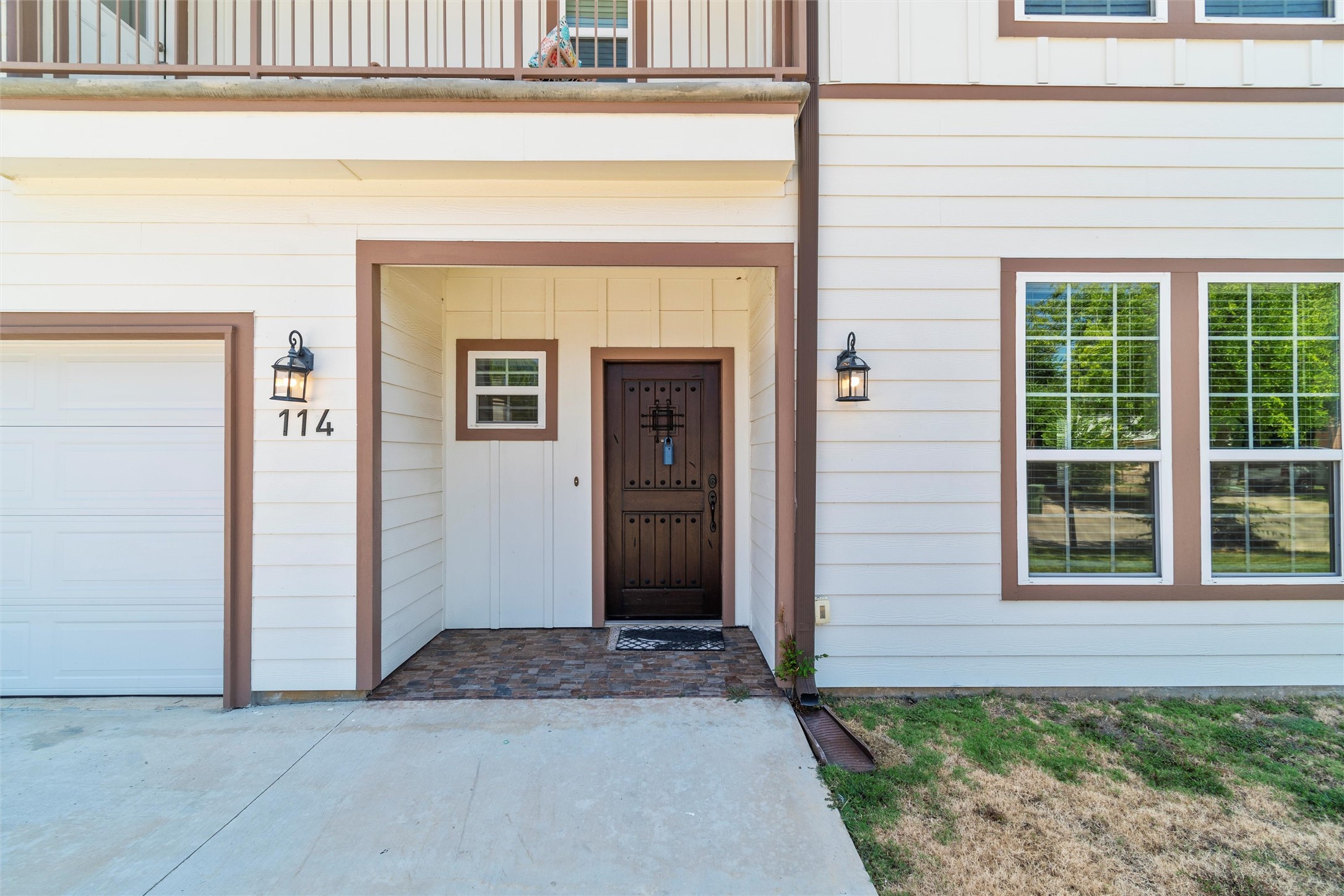 114 N Lakeview Drive