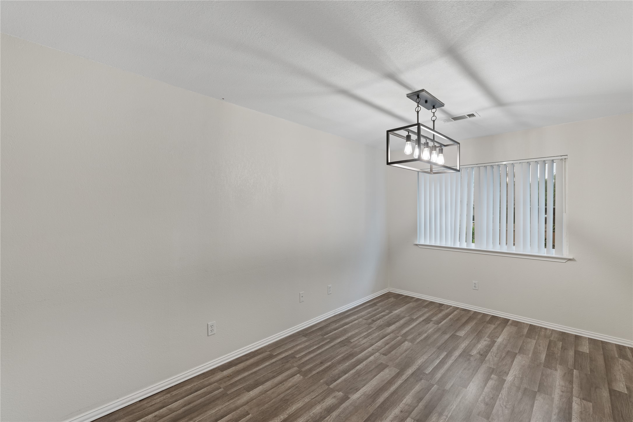 3207 Cliffview Drive