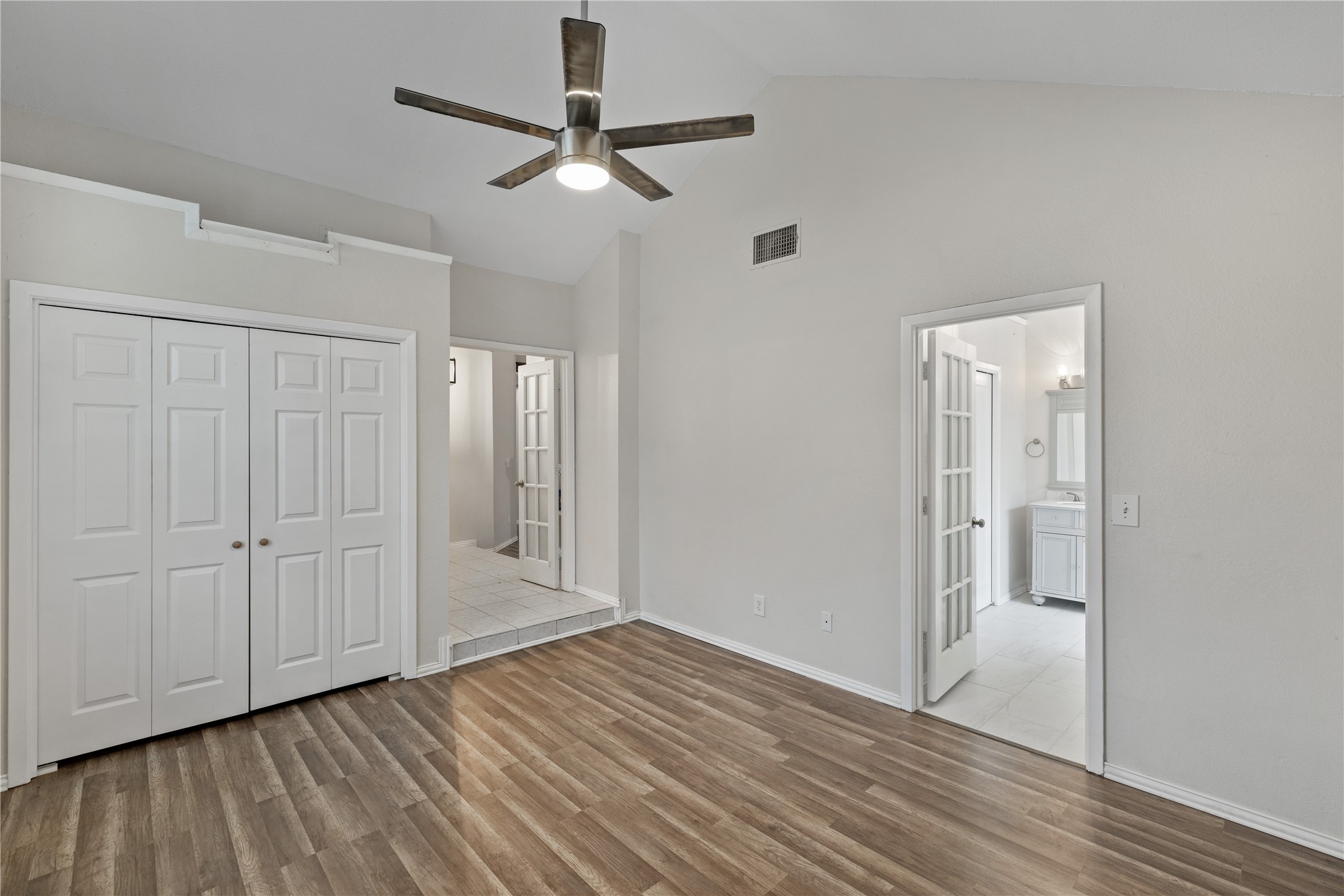 3207 Cliffview Drive
