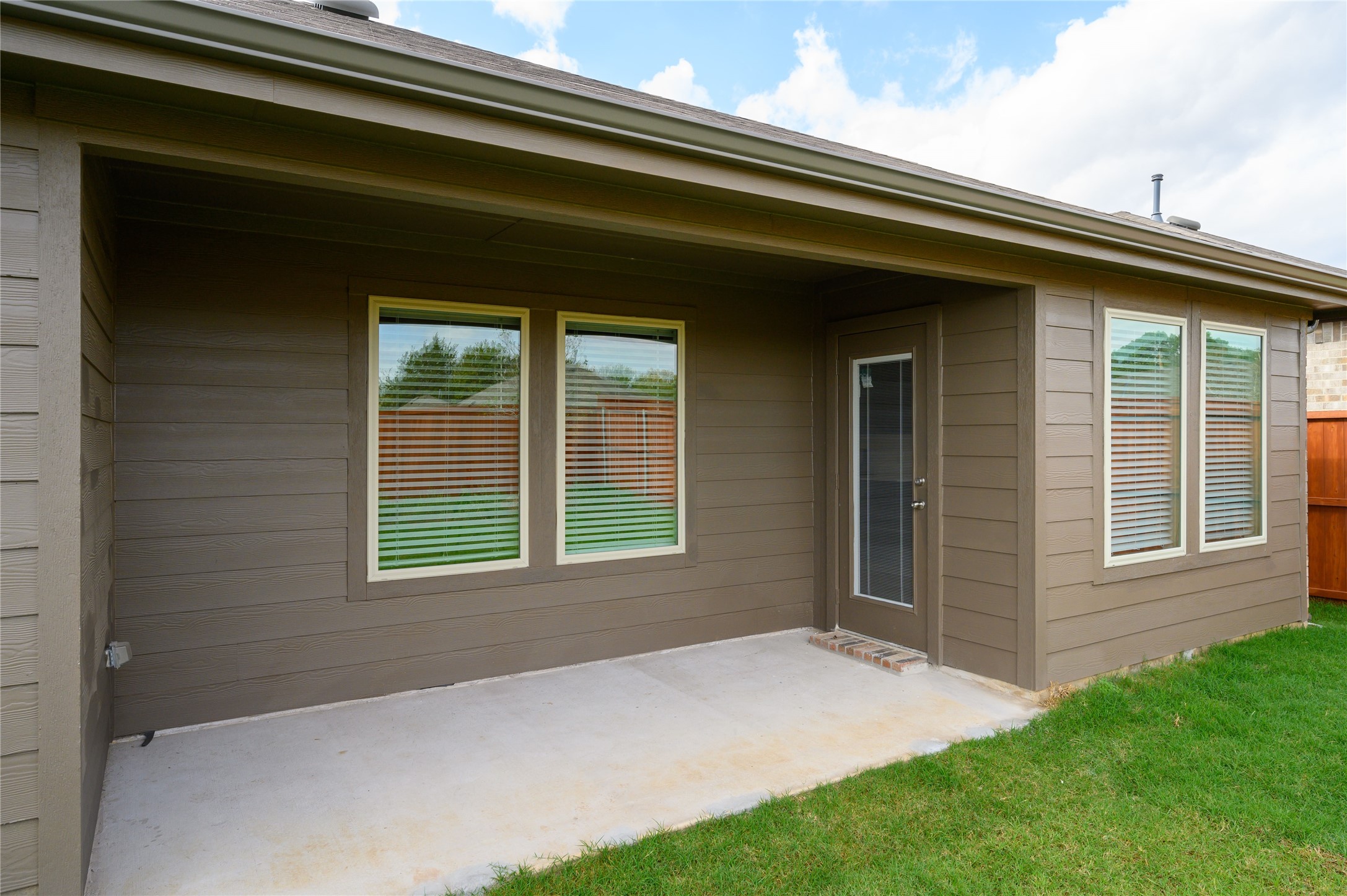 2323 Burleson Road