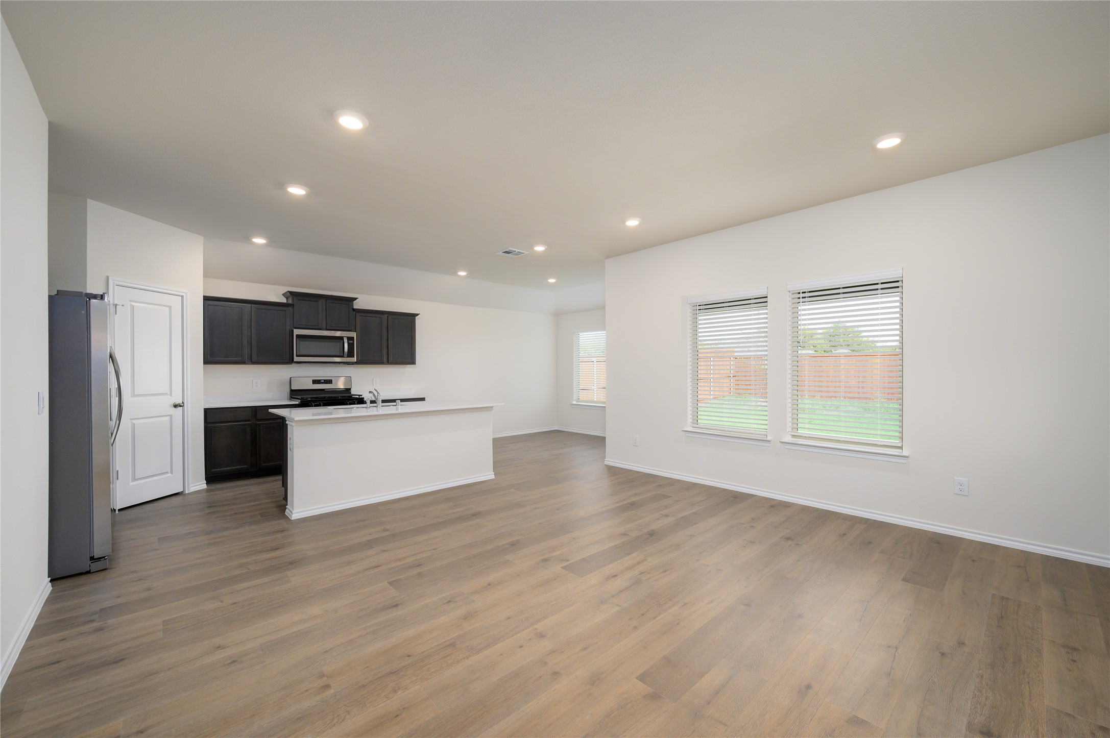 2323 Burleson Road